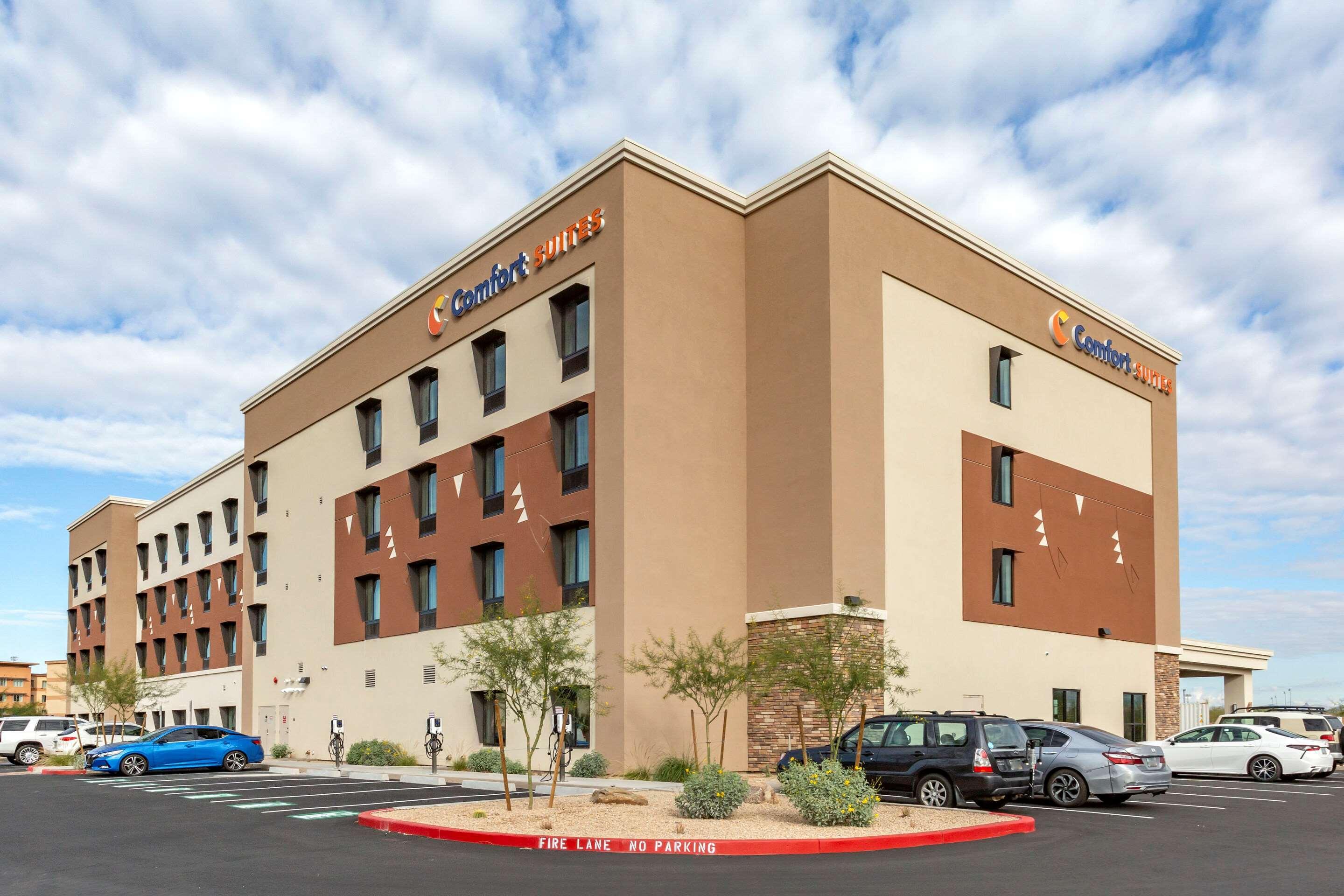 Vista Exterior Comfort Suites Scottsdale Talking Stick Entertainment District