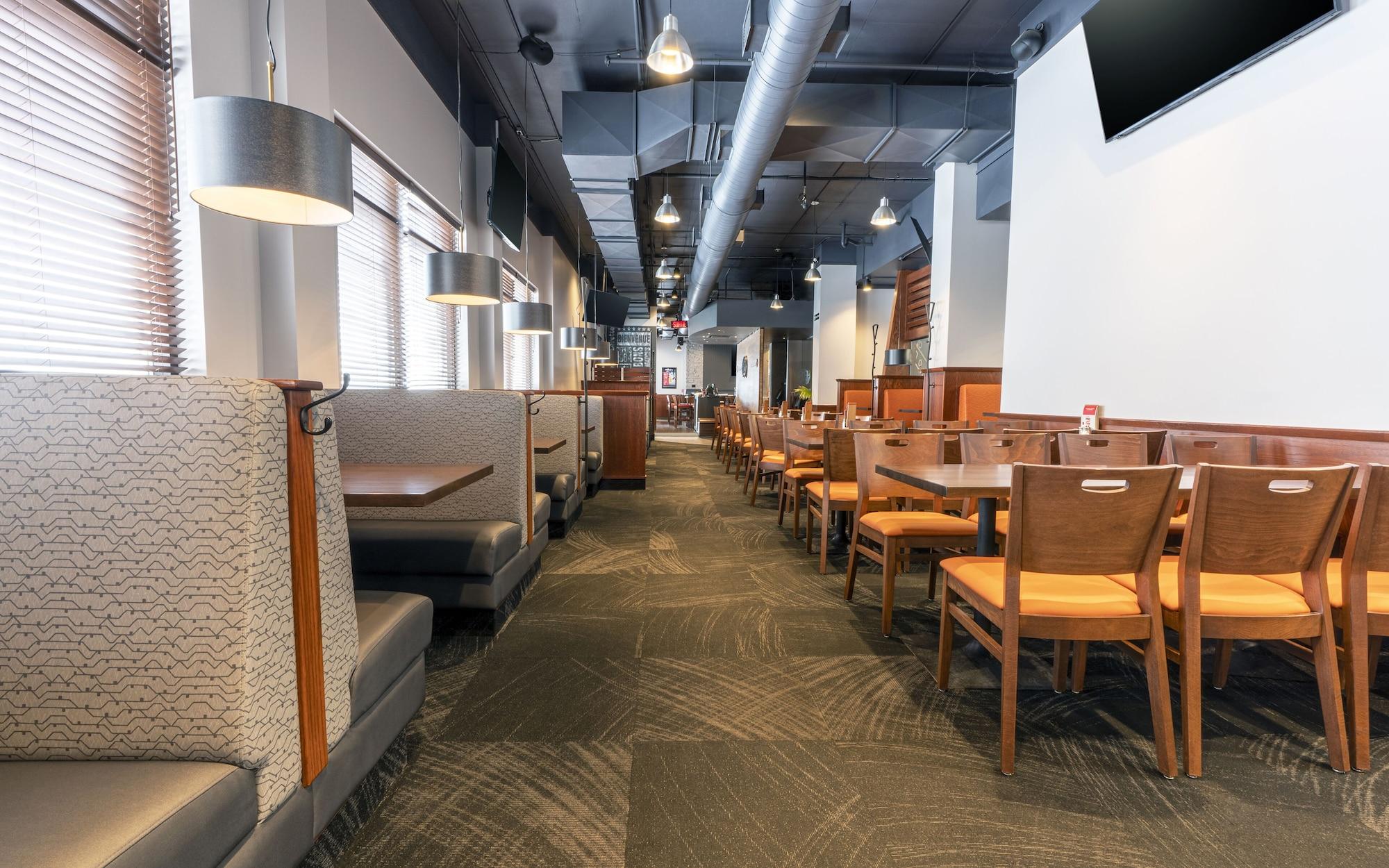 Restaurant Hôtel Must –  Aéroport de Québec par JARO
