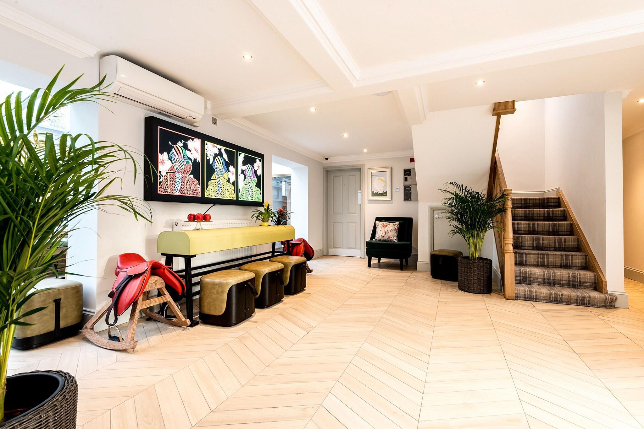 Vista Lobby Burnside Hotel