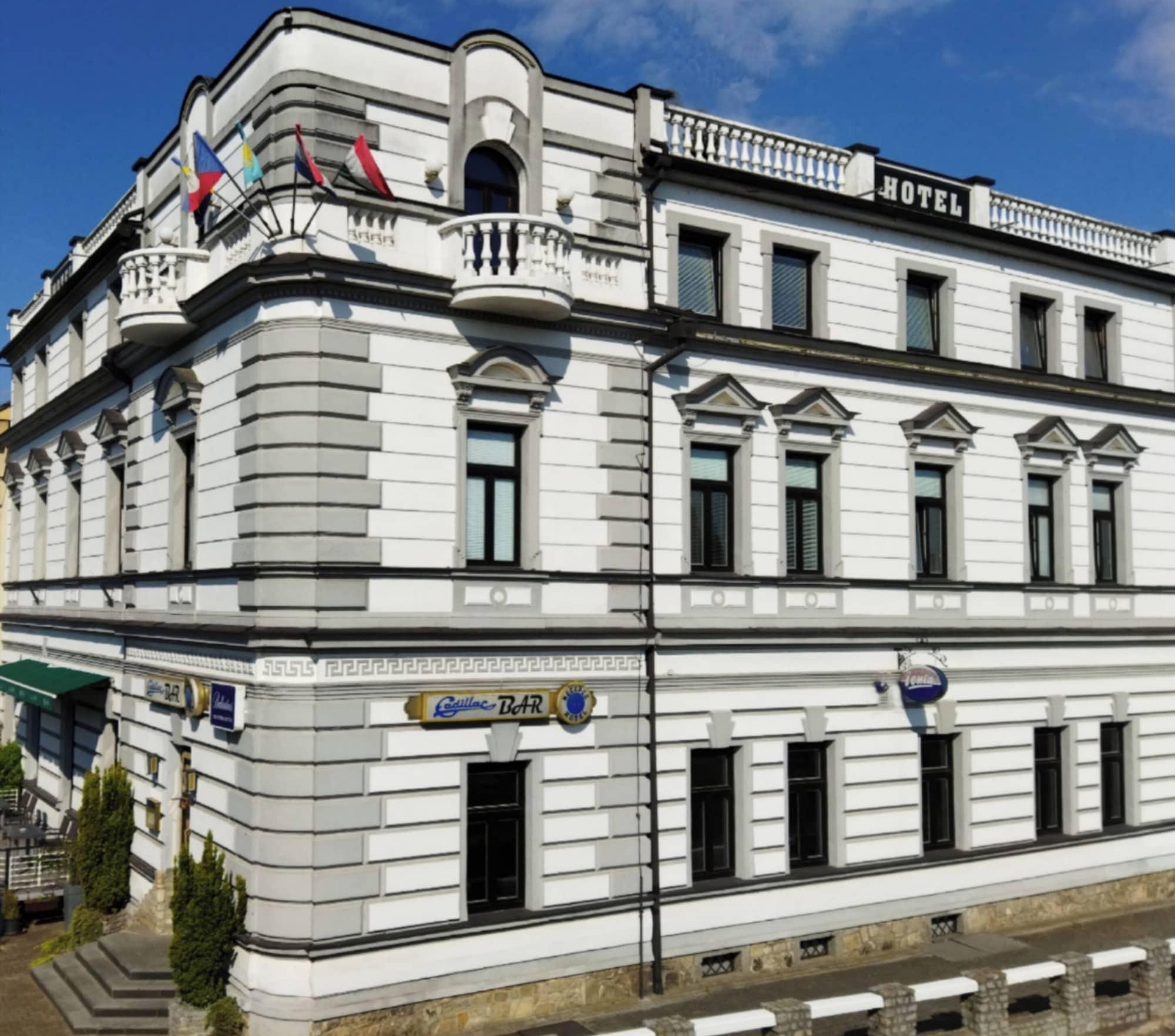 Vista Exterior Hotel Cade