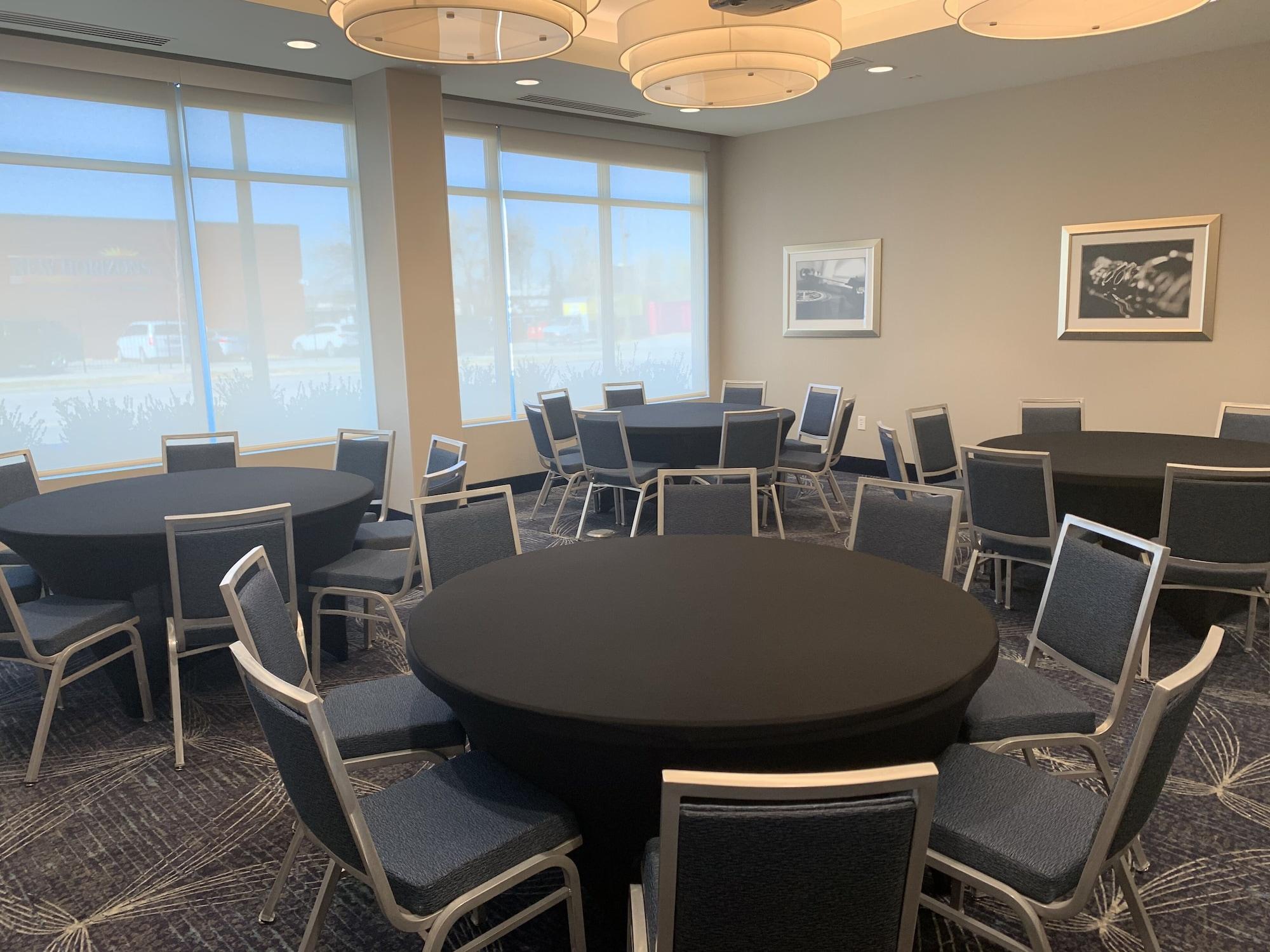 Sala de Reuniones La Quinta Inn & Suites by Wyndham Kansas City Beacon Hill