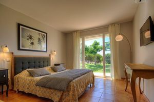 Alquiler Vacacional - Casa di Andria. Large luxury house in a preserved setting