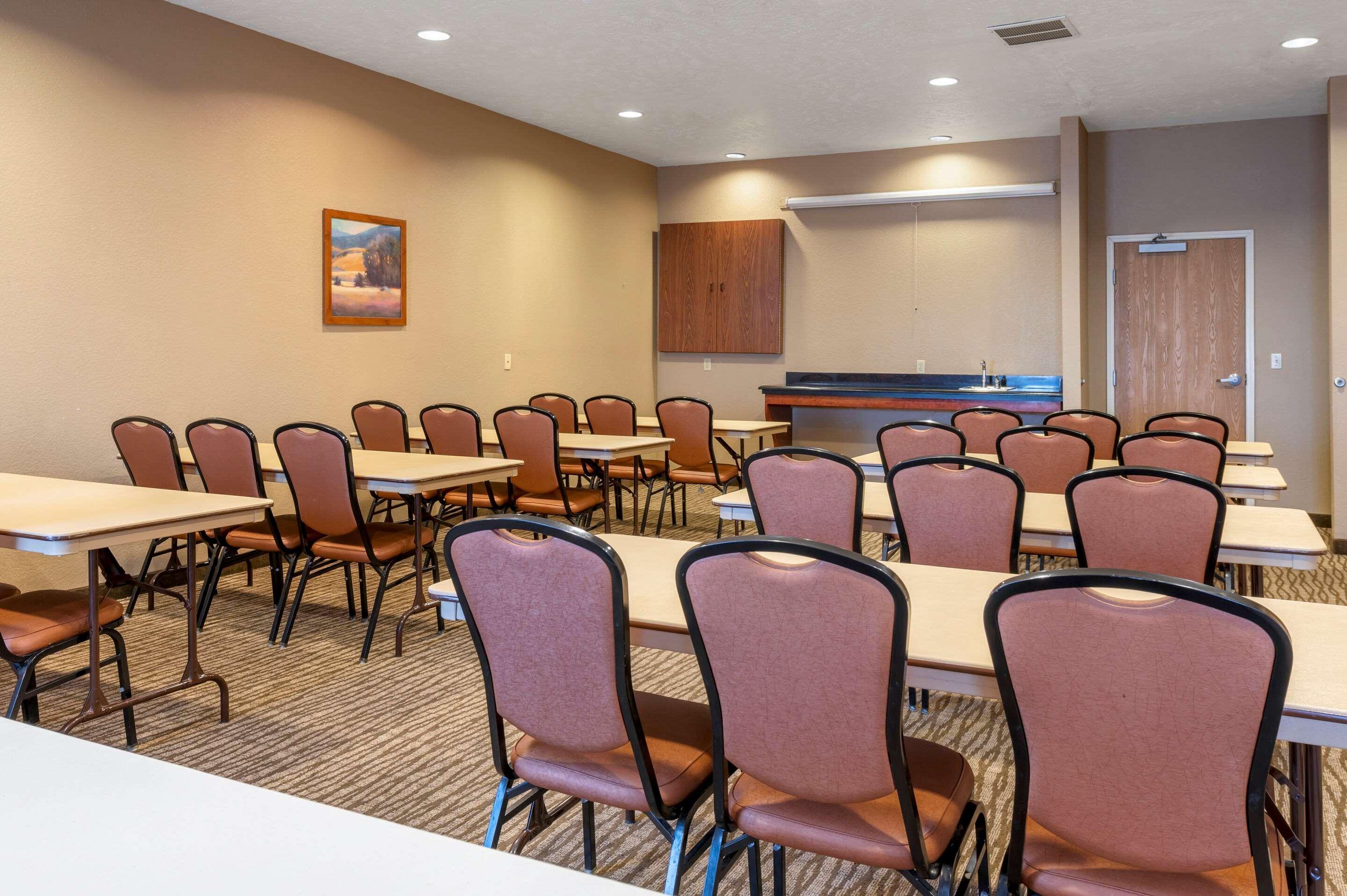 Centro de Negocios Comfort Suites Merrillville Near Us 30