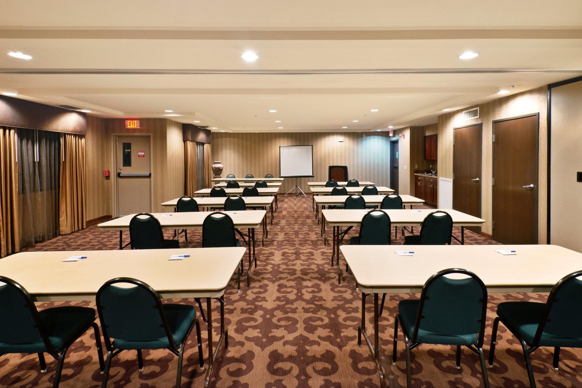 Sala de Reuniones Holiday Inn Express Show Low by IHG