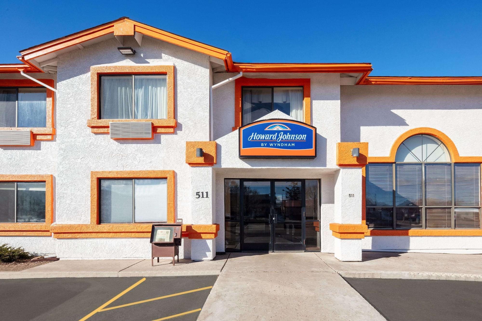 Vista Exterior Howard Johnson by Wyndham Williams