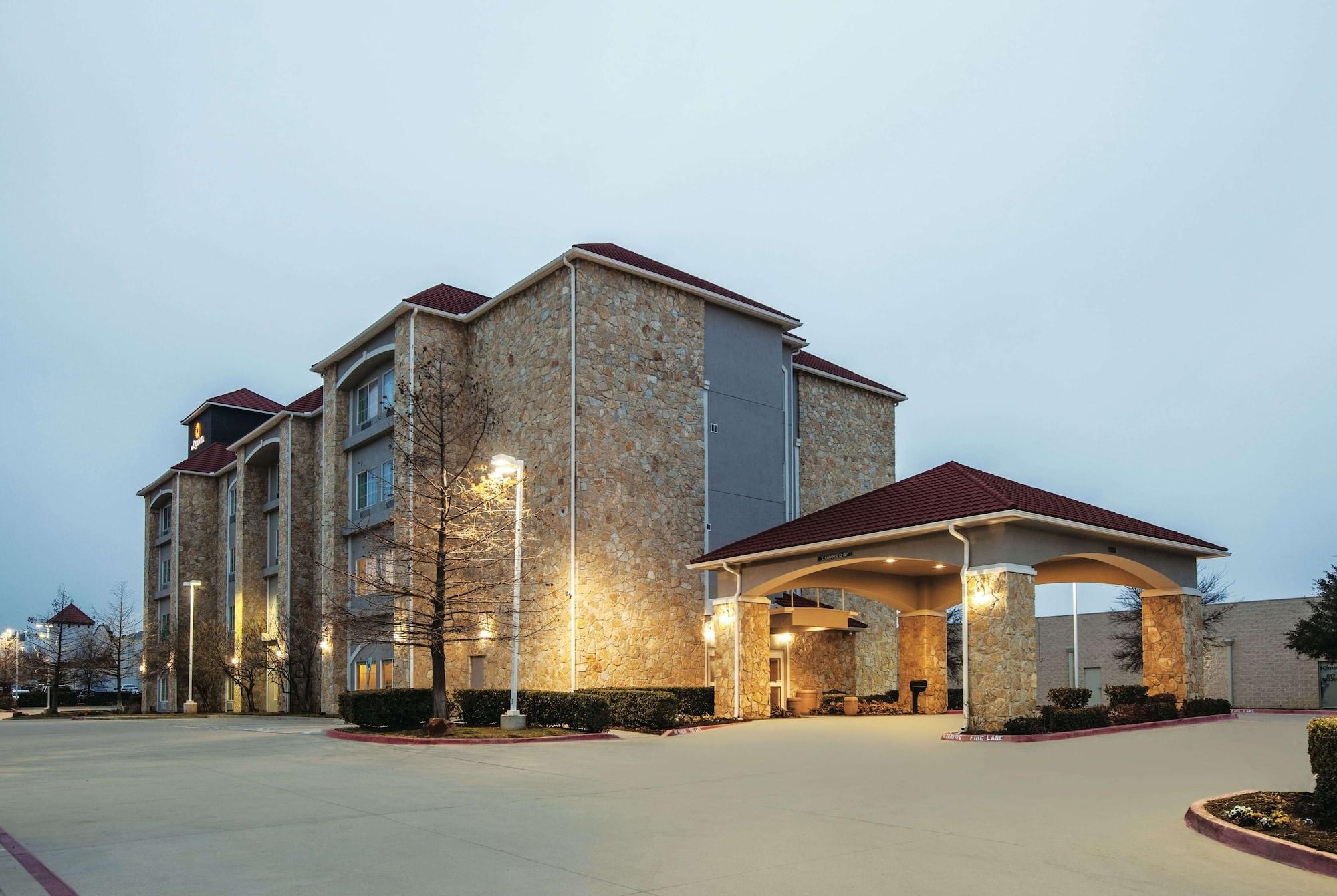Vista Exterior La Quinta Inn & Suites by Wyndham Mansfield TX