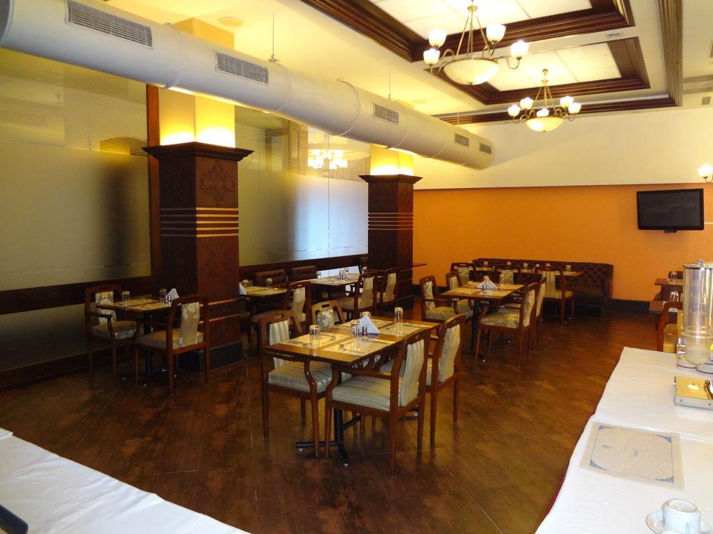 Bar/Salón Grand Hotel, Ballard Estate