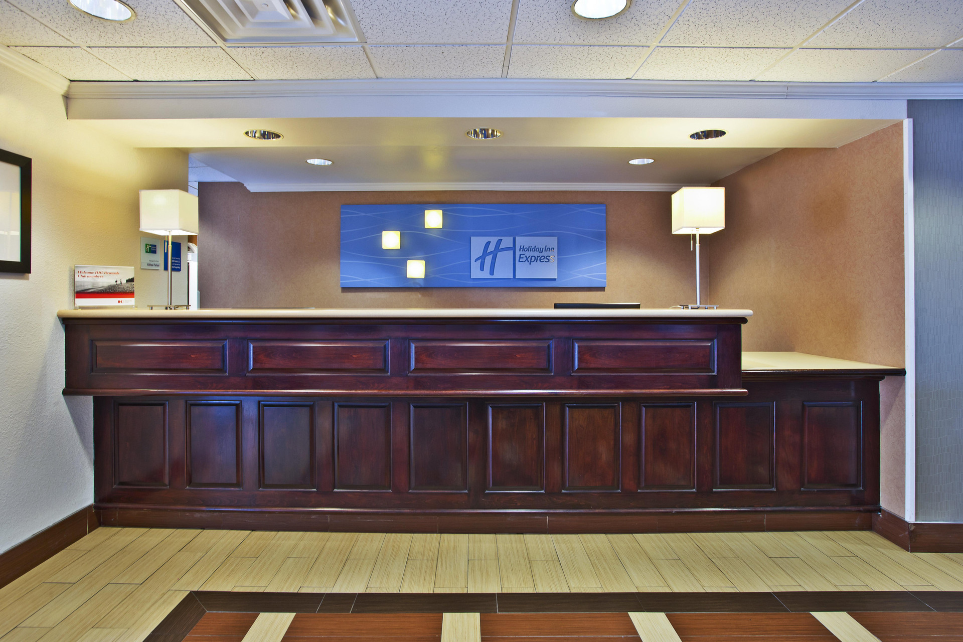Vista Lobby Holiday Inn Express & Suites Columbus SE-Groveport