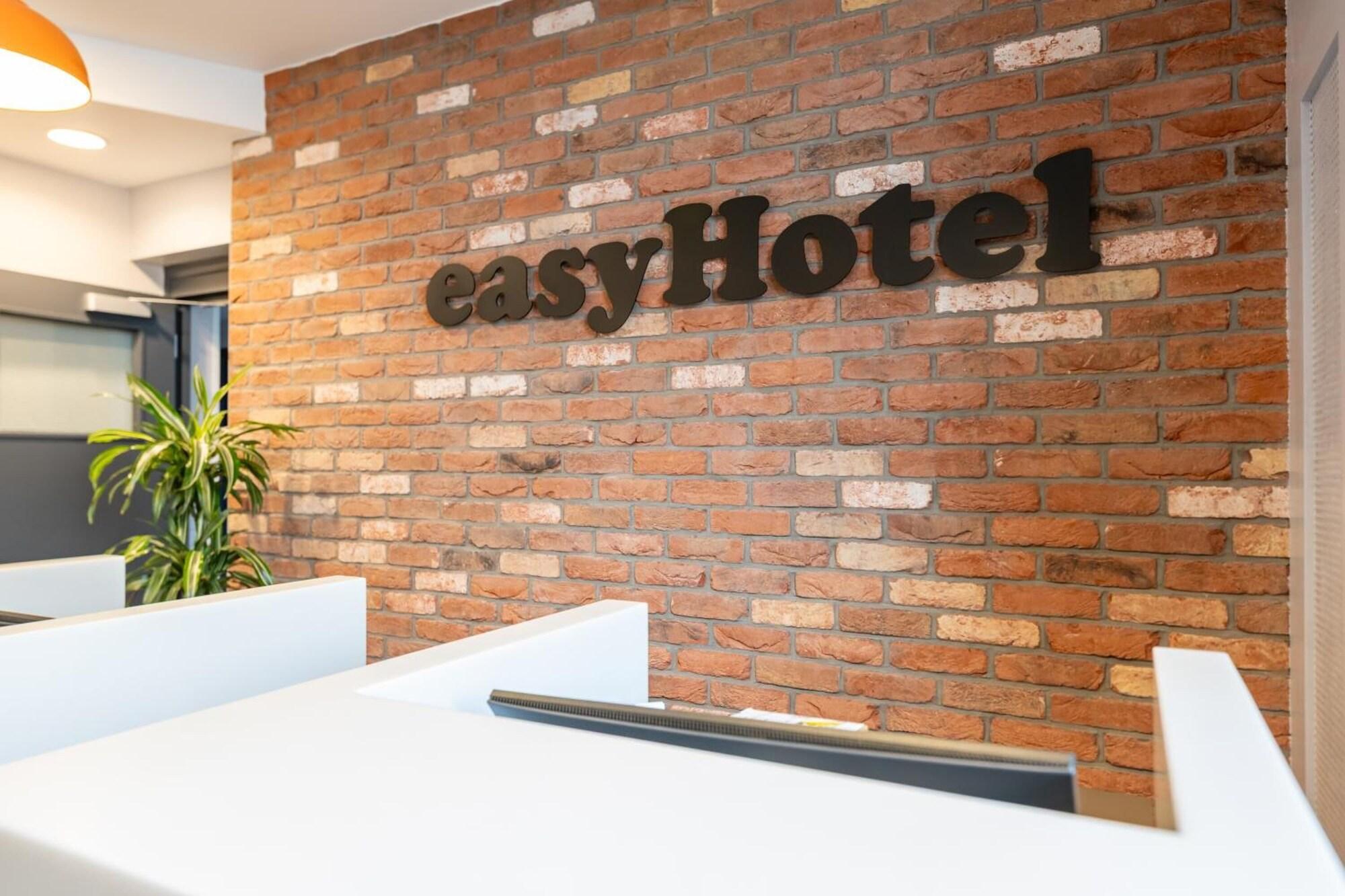 Vista Lobby Easyhotel London Victoria