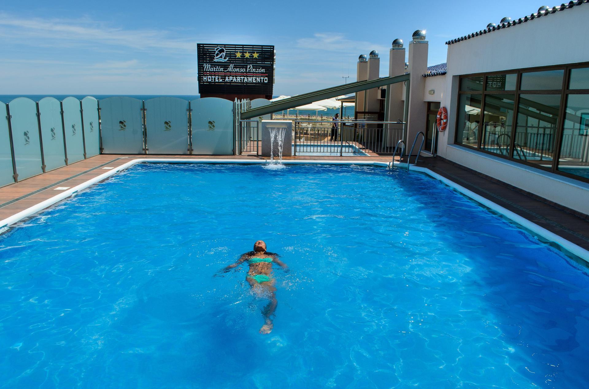 Vista Piscina Hotel Apartamento Martín Alonso Pinzón