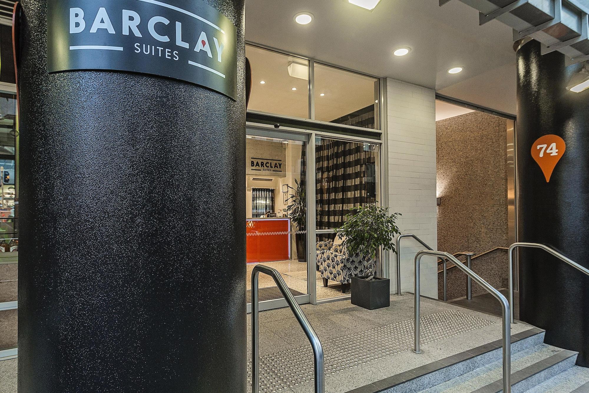 Vista Exterior Barclay Suites