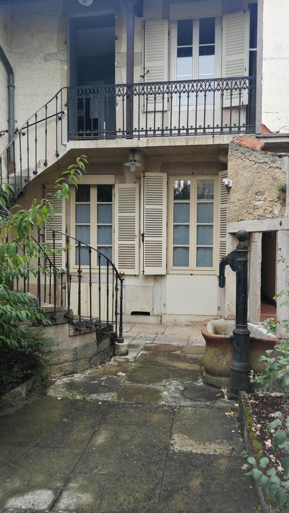 Vista Exterior La Cour de la Paix