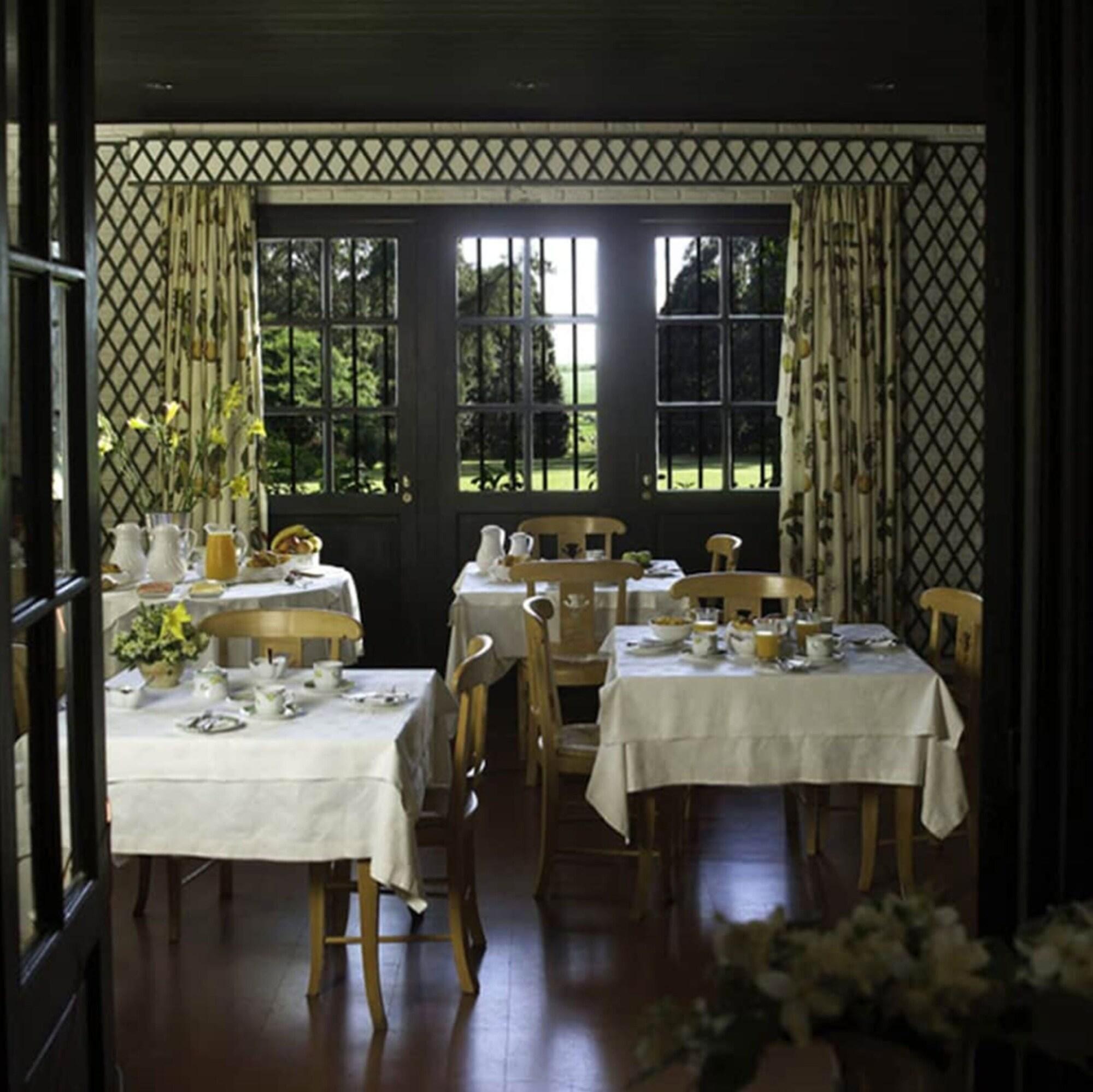 Restaurant Estancia Ave Maria