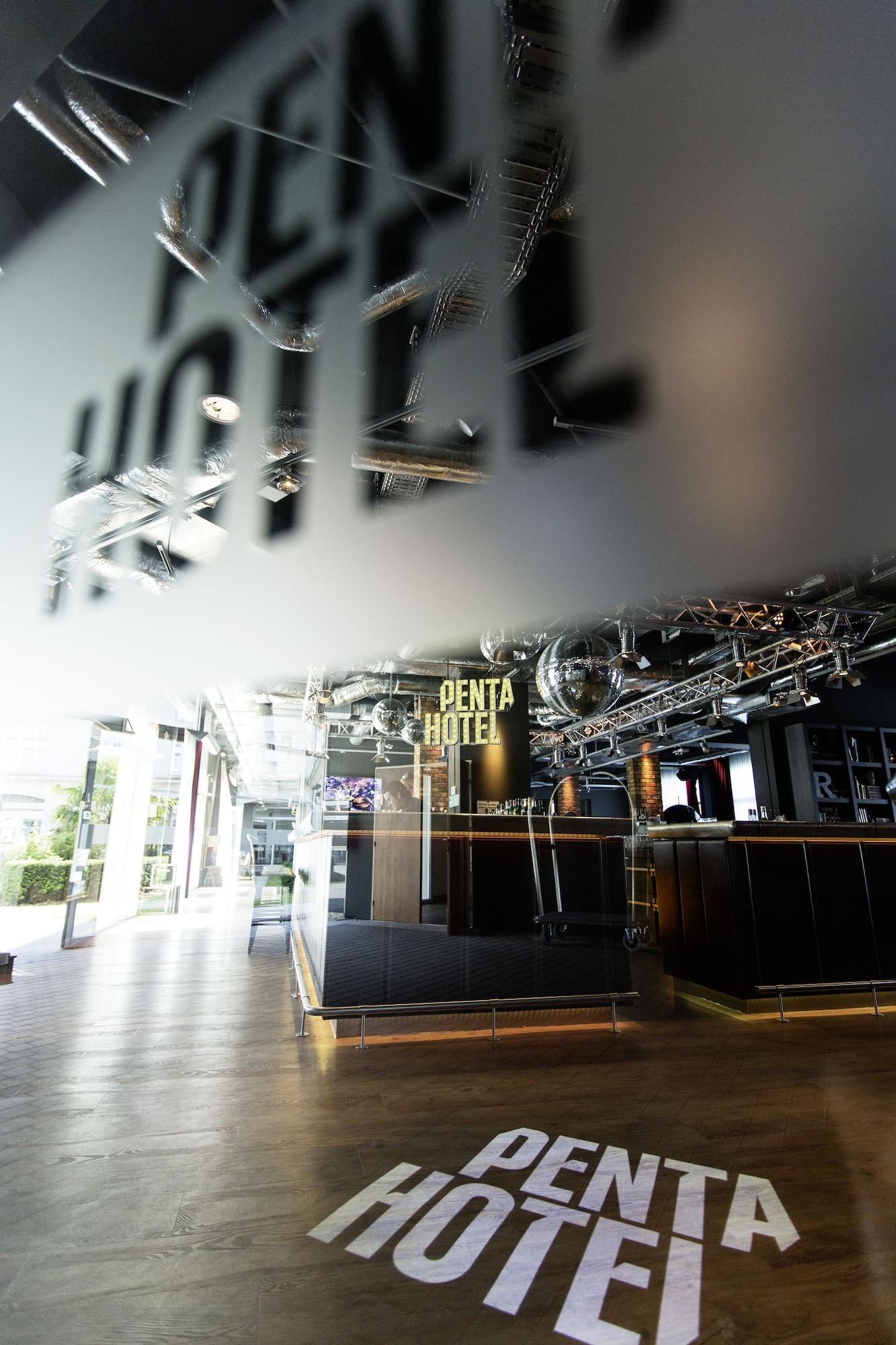 Vista Lobby pentahotel Paris Charles de Gaulle Airport