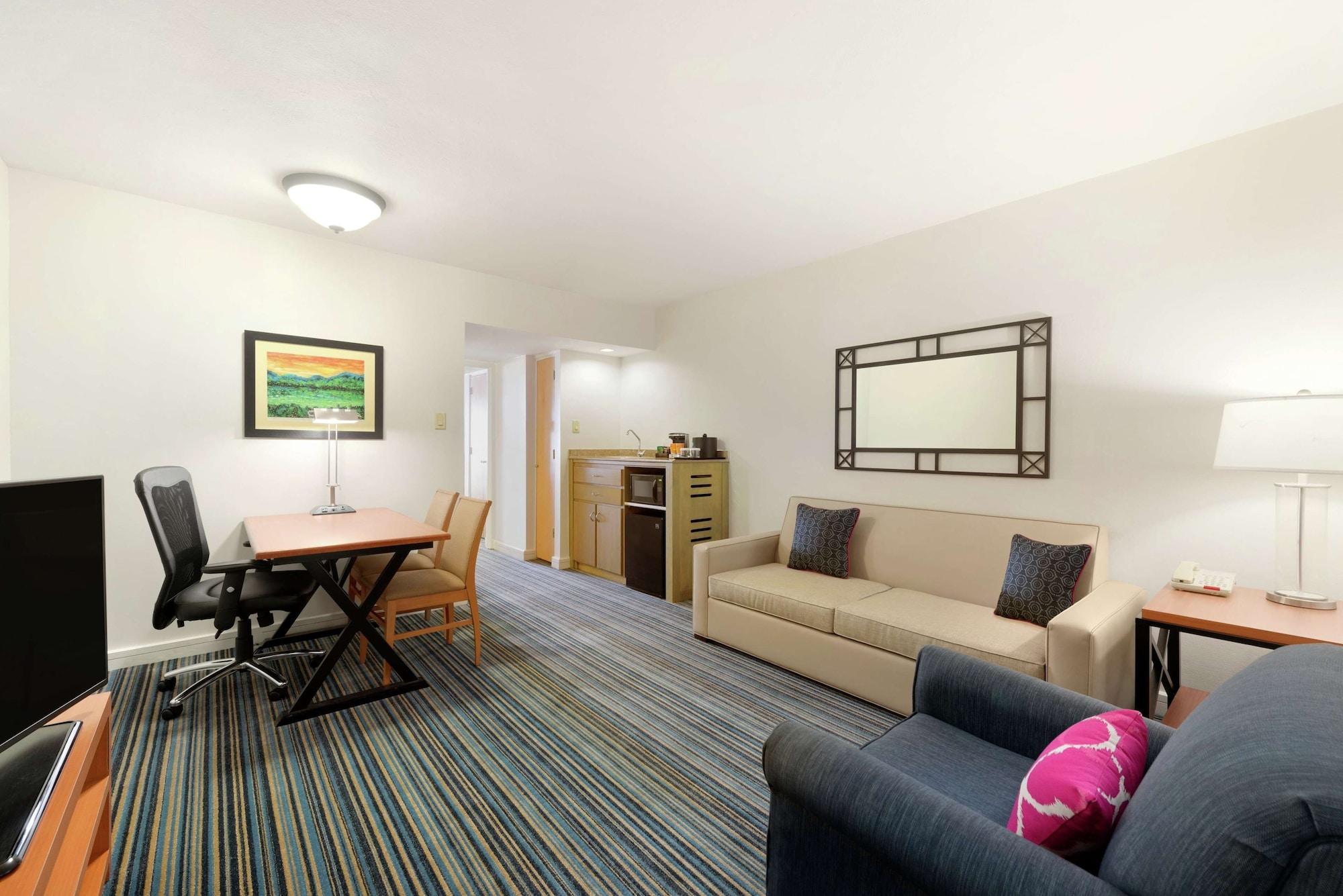 Habitación Embassy Suites by Hilton Dorado del Mar Beach Resort