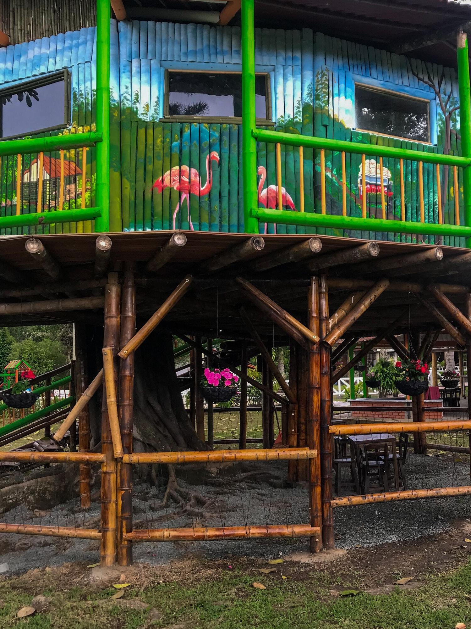 Restaurant Room in Lodge - Tree House Finca La Floresta Verde