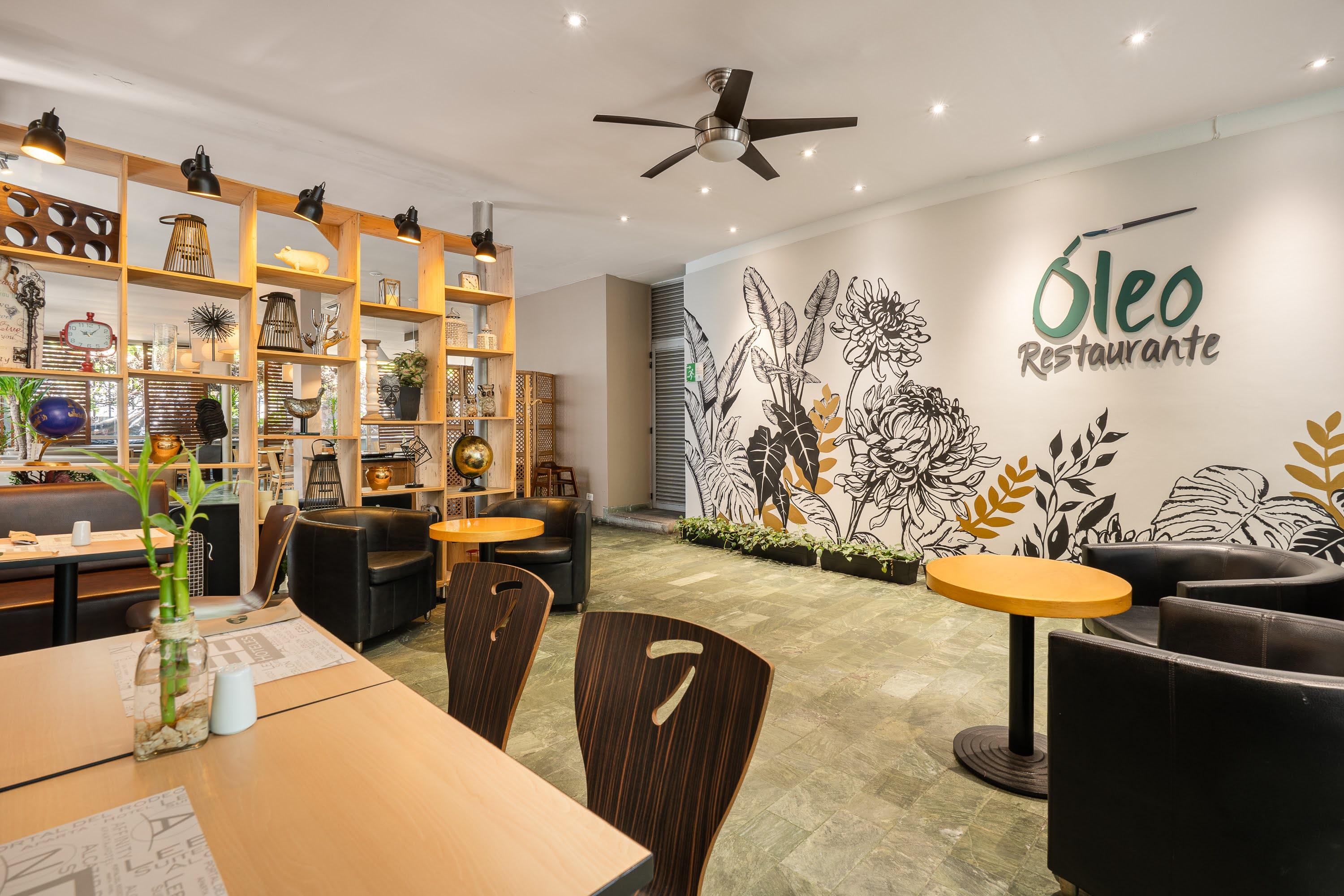 Restaurant Novelty Suites Hotel