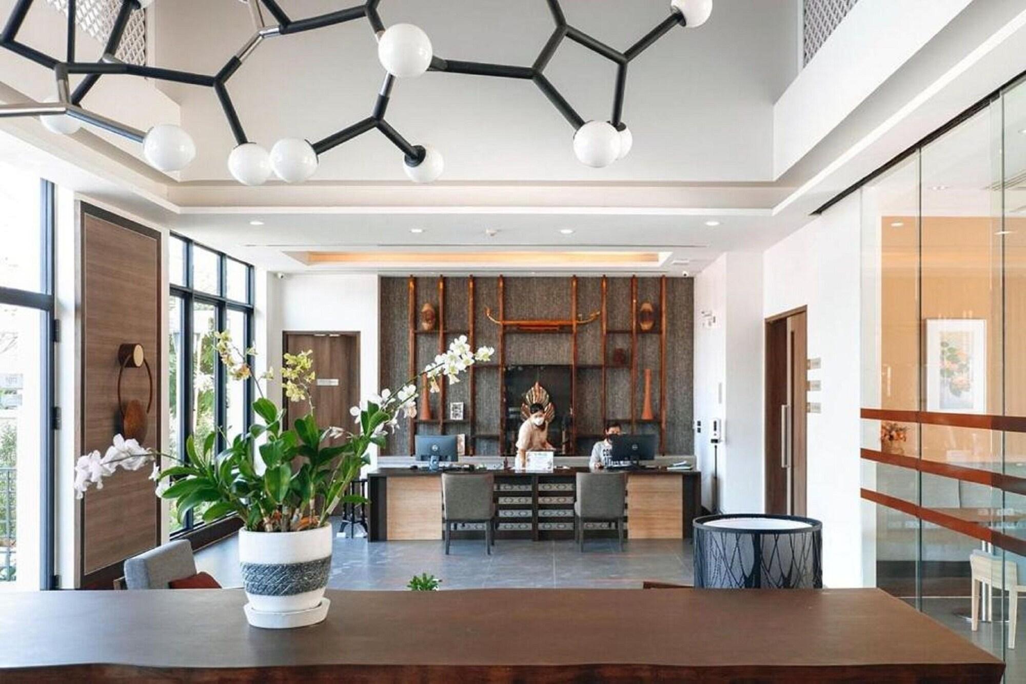 Vista Lobby Emmaline Hotel Nan