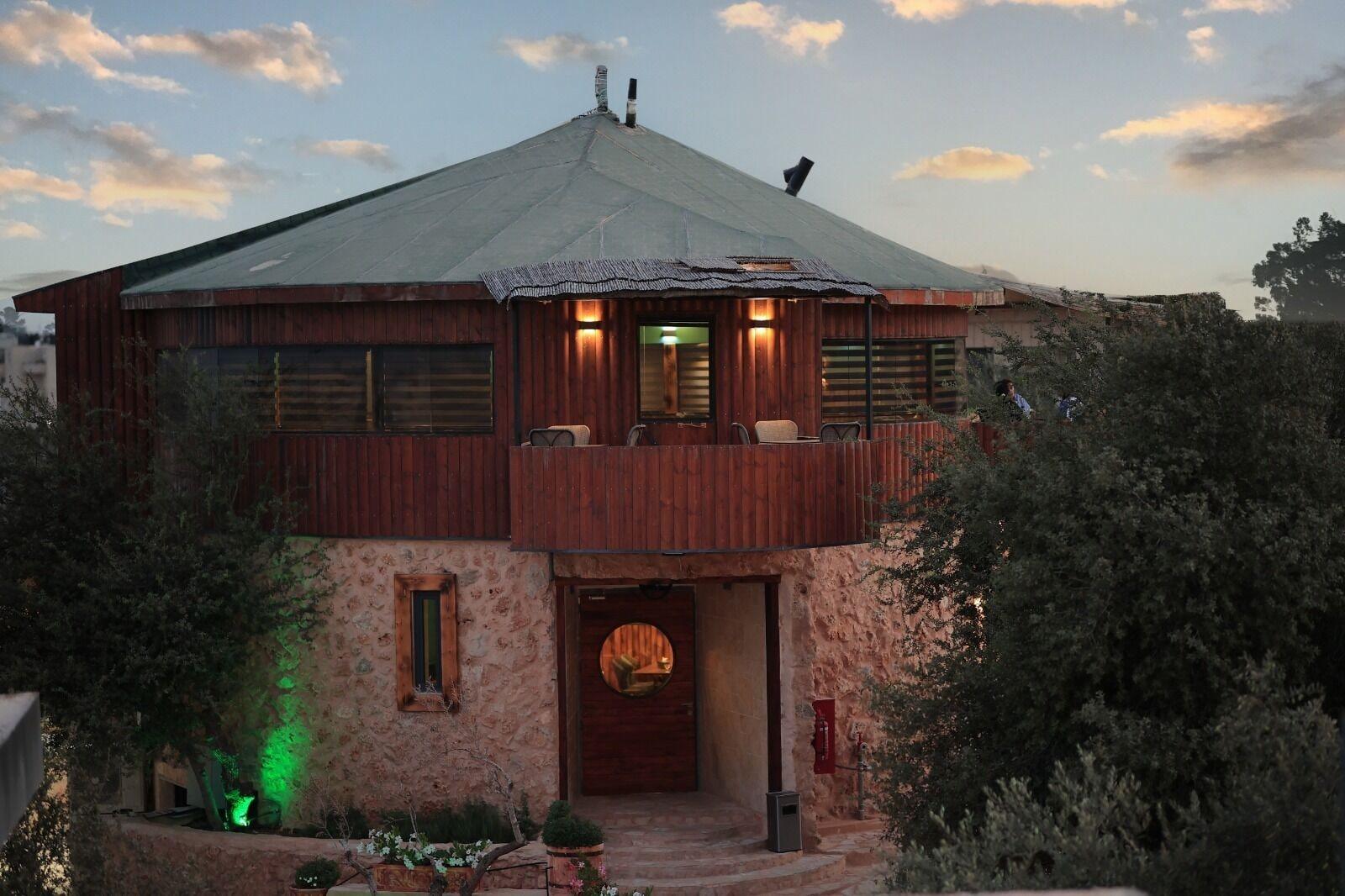 Vista Lobby Barmil Resident