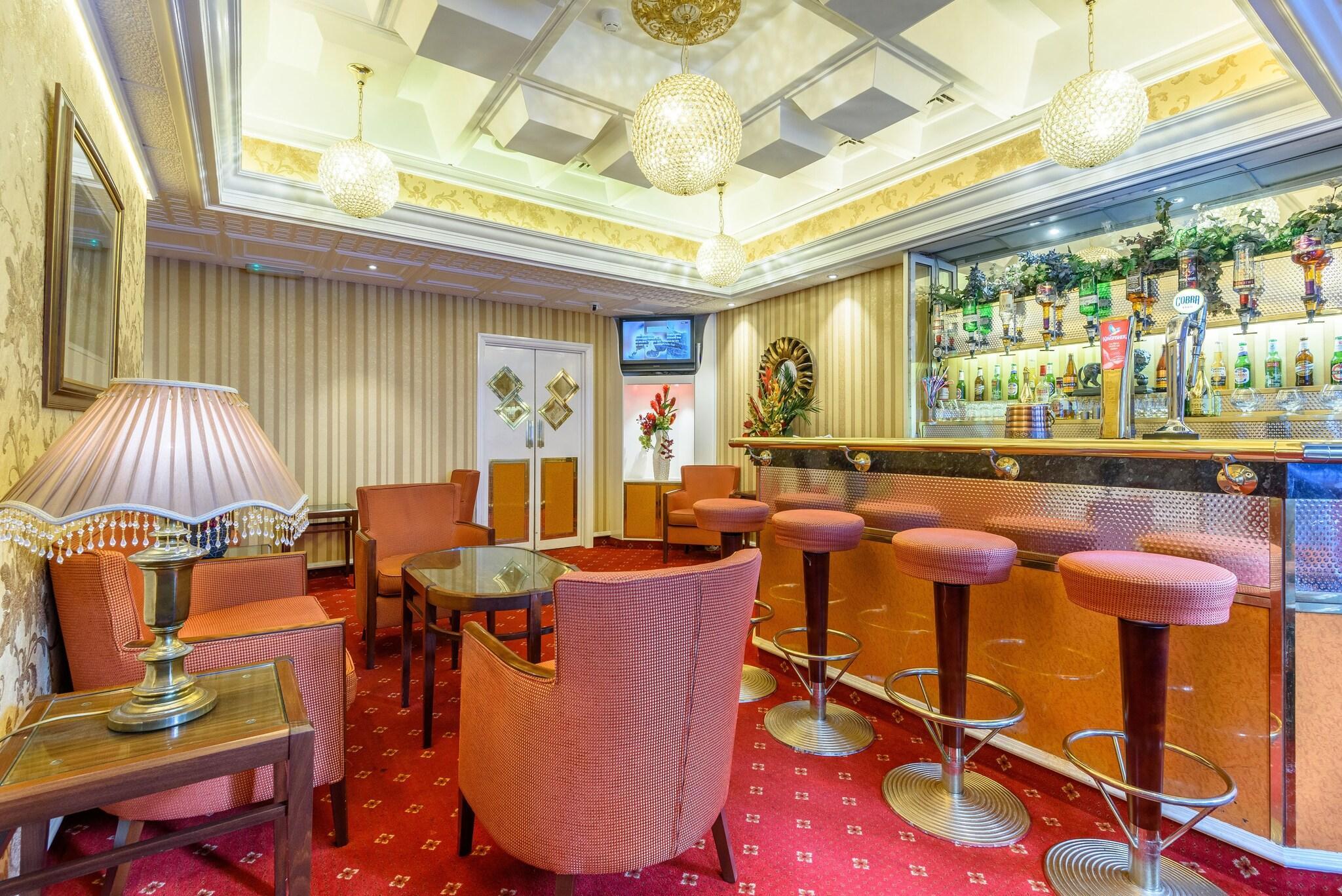 Bar/Salón Montana Hotel London