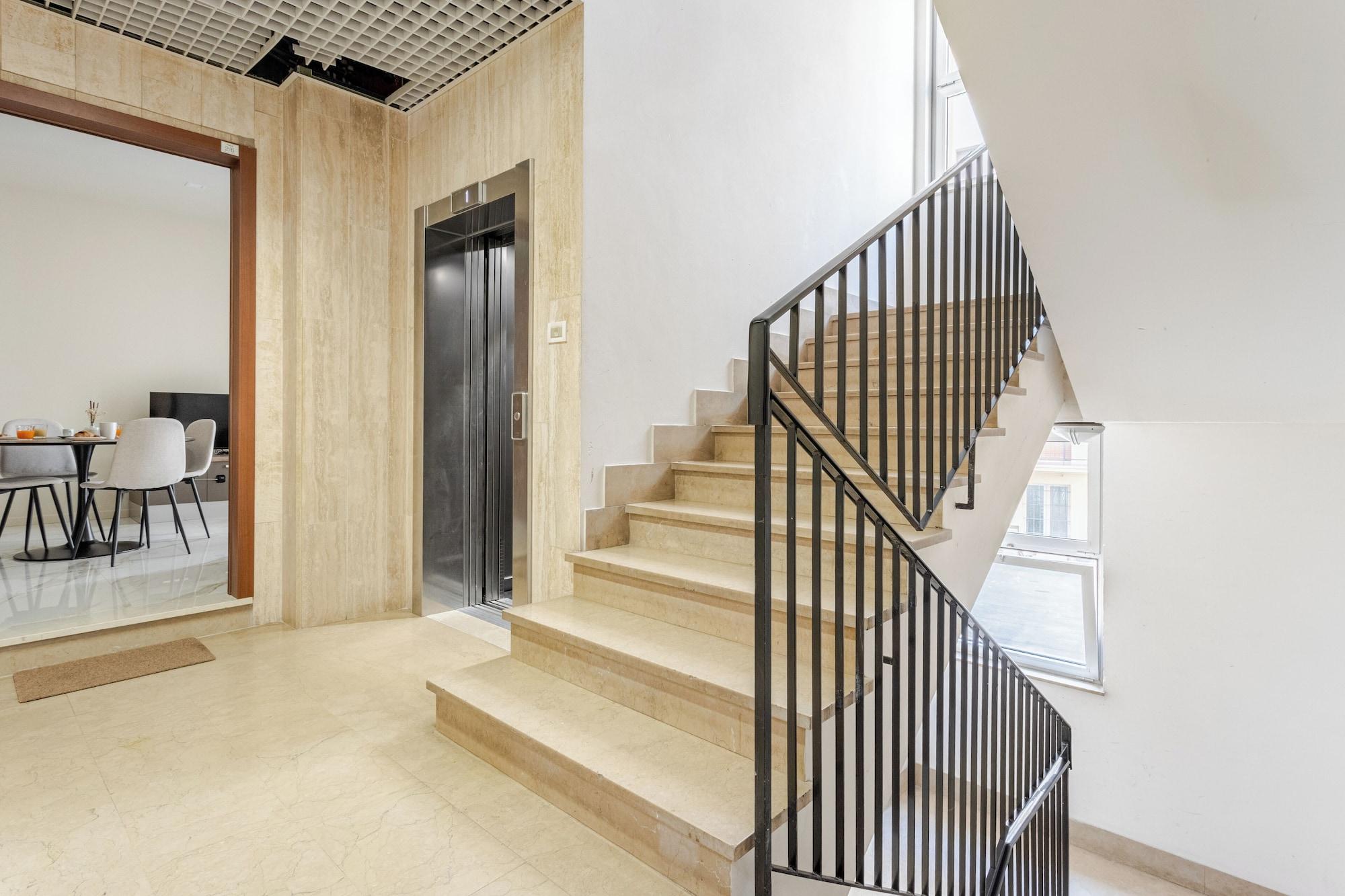 Vista Lobby Luxury near the Station 2 bedrms 2 baths