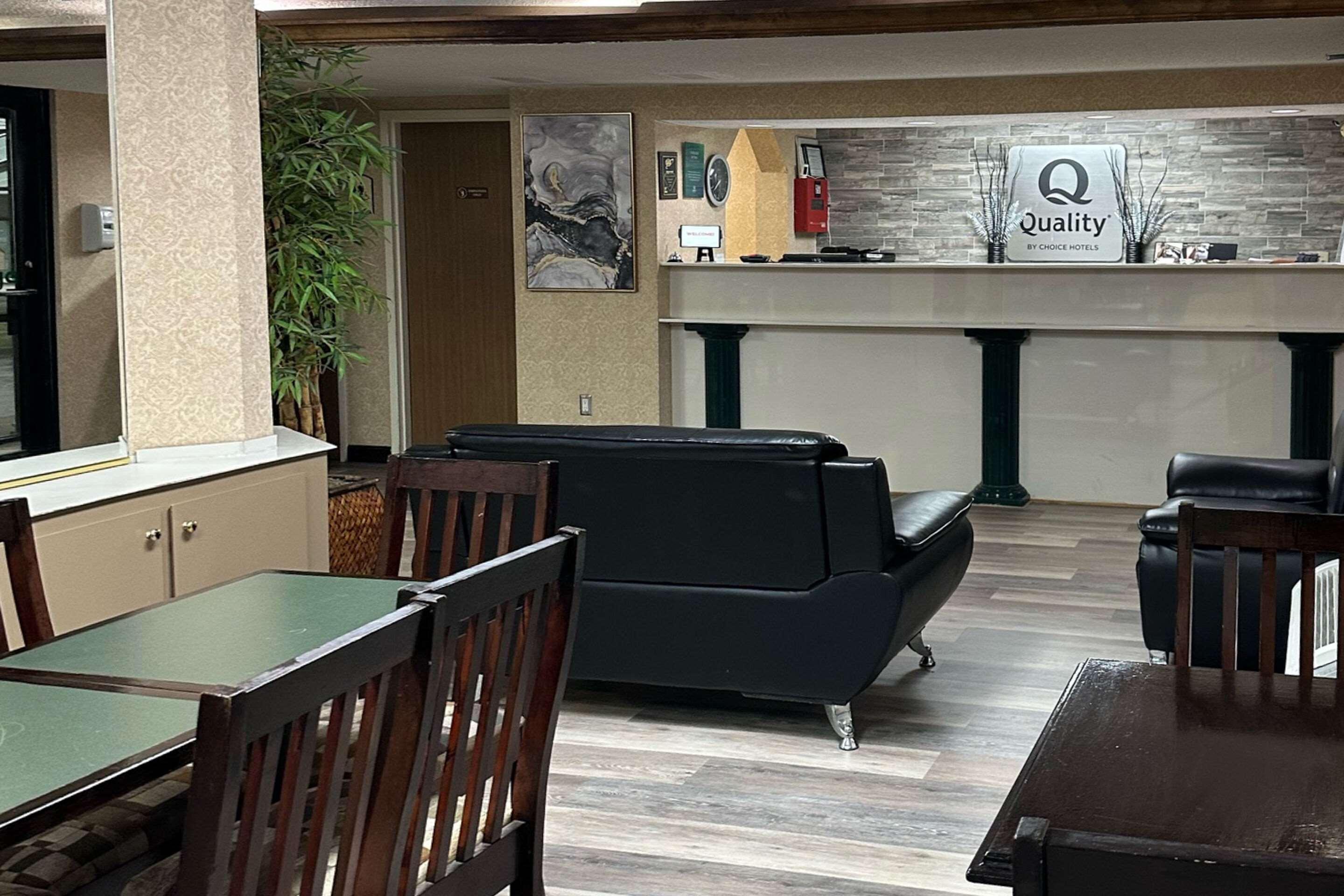 Vista Lobby Quality Inn Byron - Warner Robins