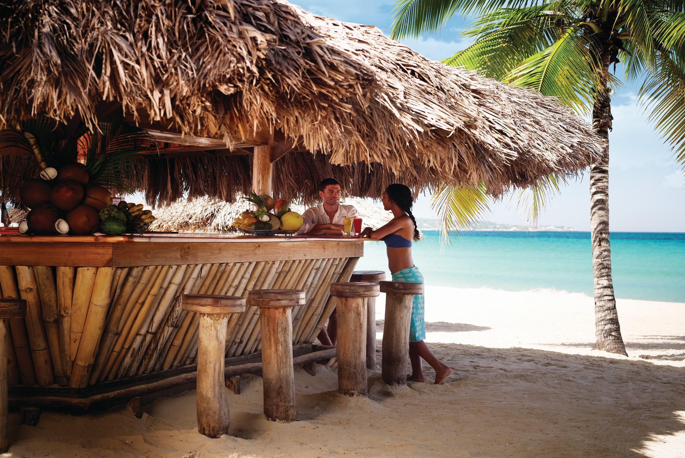 Bar/Salón Couples Swept Away All Inclusive