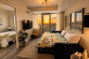 Renta Vacacional - 28th floor luxury 1 bedroom 1 bathroom condo in heart of Toronto | sleep up to 4