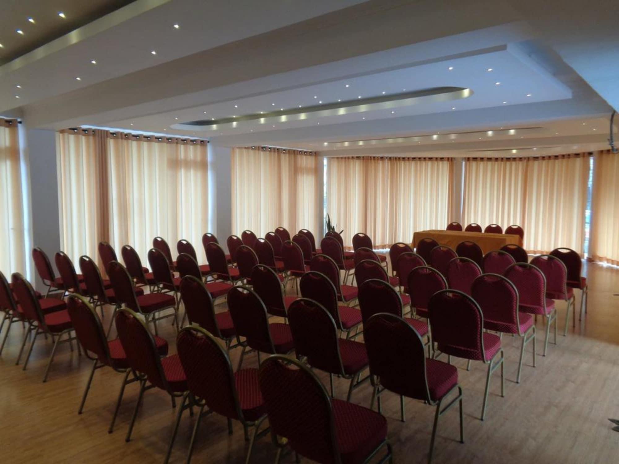 Centro de Negocios Sky View Grand