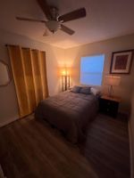 Alquiler Vacacional - Two Bedroom Bungalow with Porch & Native Garden