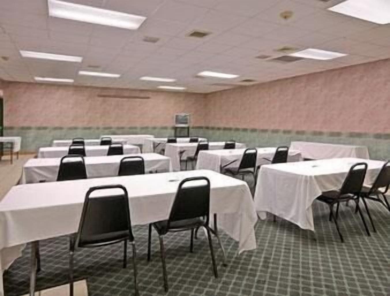 Sala de Reuniones Days Inn by Wyndham St Clairsville