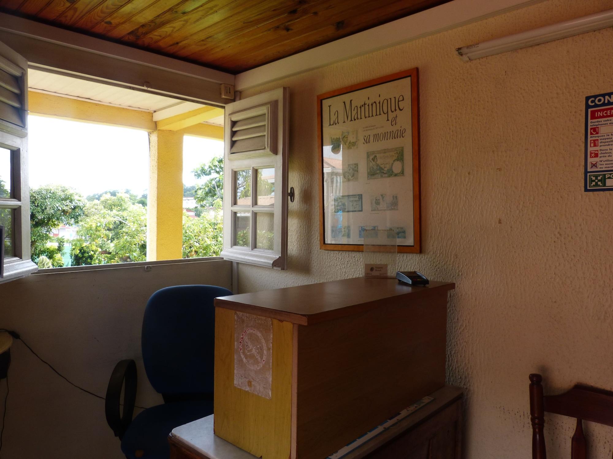 Vista Lobby Airport Hotel