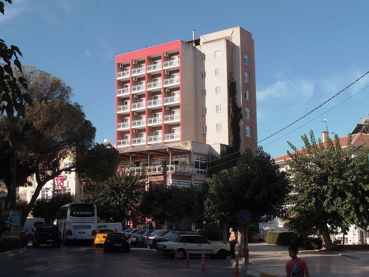 Vista Exterior Otel Tirem