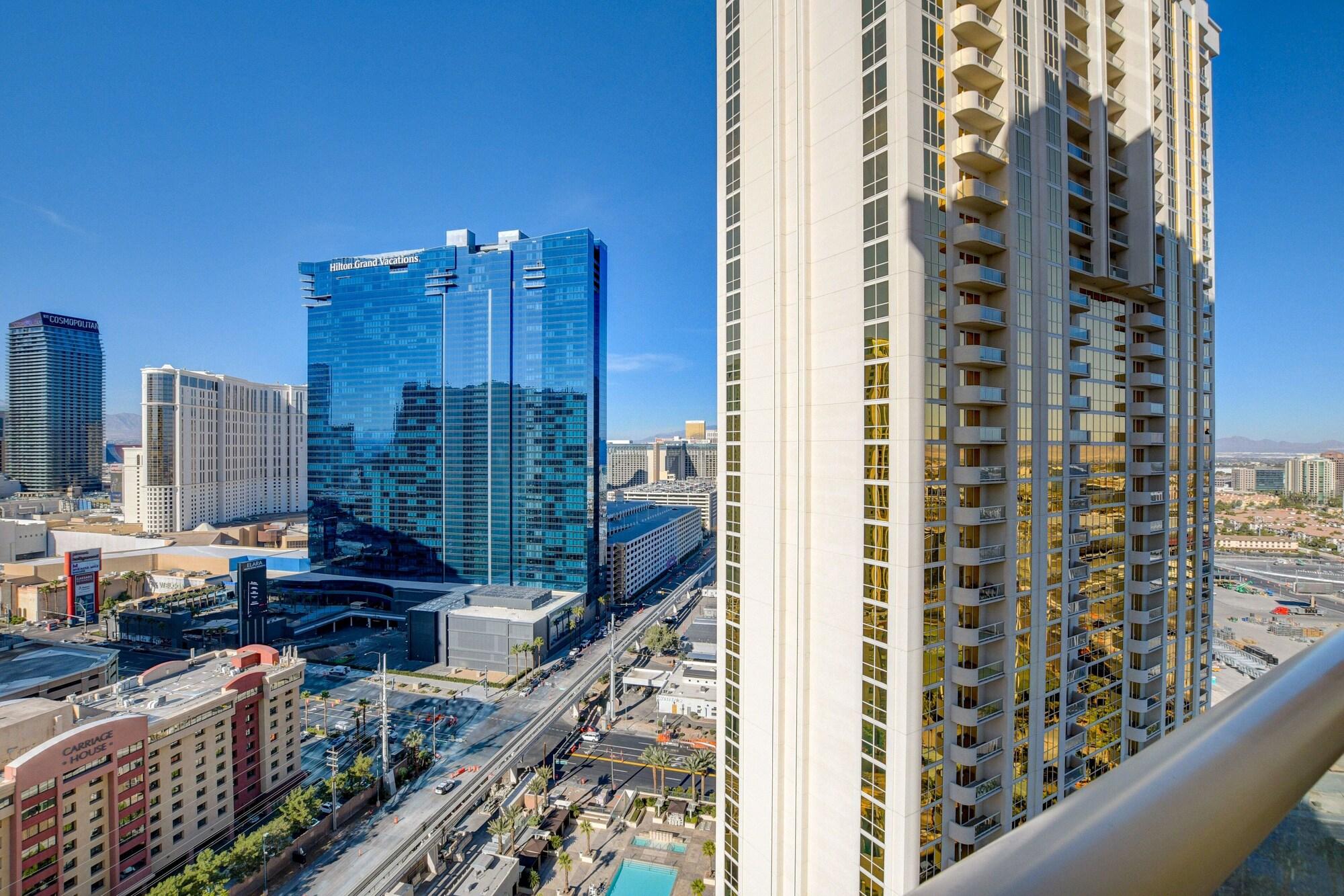 Vista Exterior Premium Suite w/balcony at The Signature