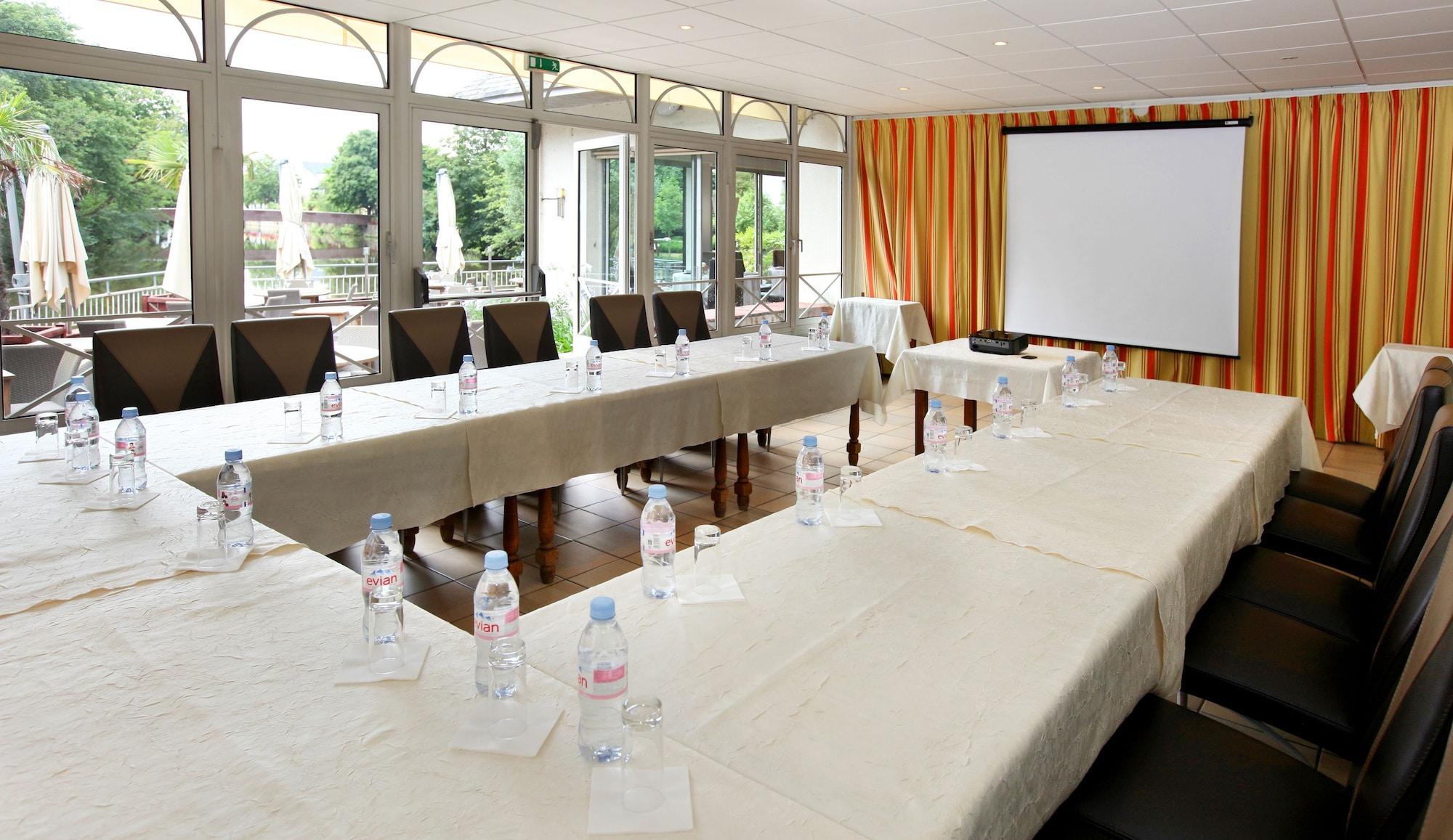 Sala de Reuniones Le Germinal