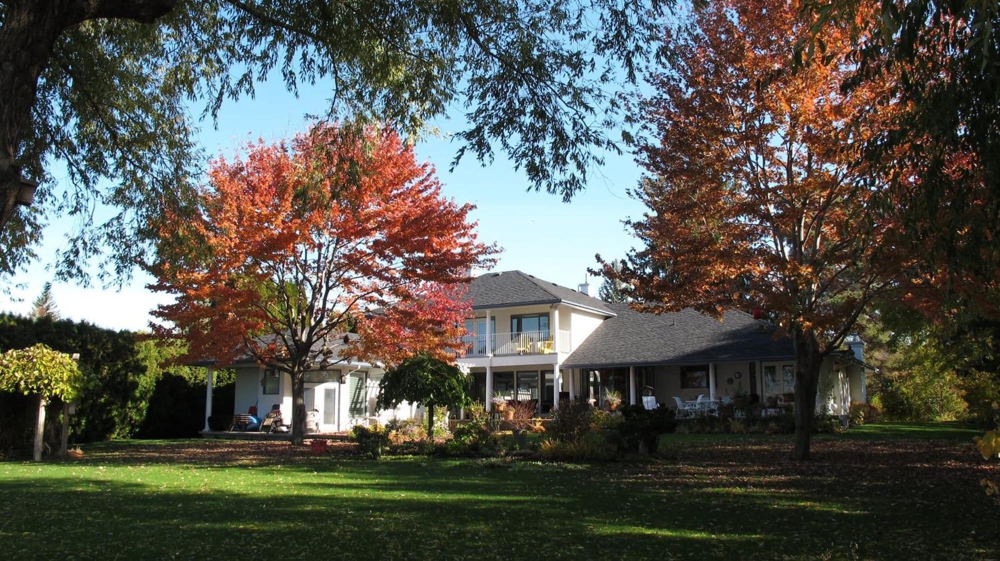 Vista Exterior Lakeshore Bed & Breakfast
