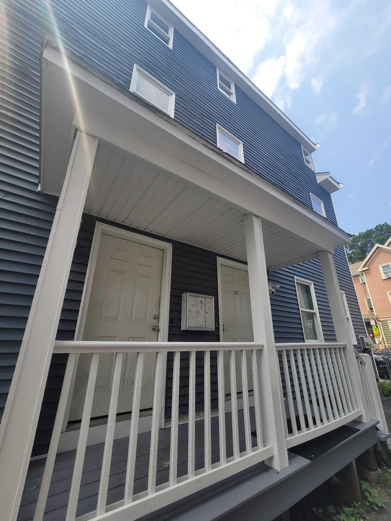Varios 184 Heath St