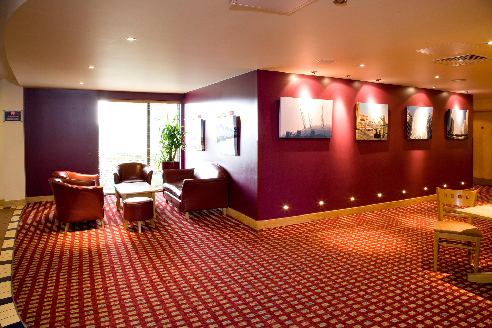 Bar/Salón Premier Inn London Docklands (Excel)