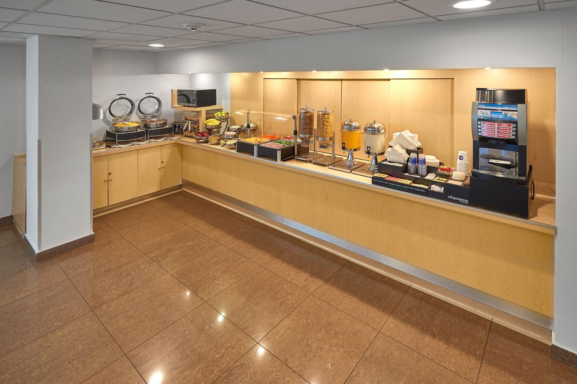Restaurant City Express by Marriott Saltillo Sur