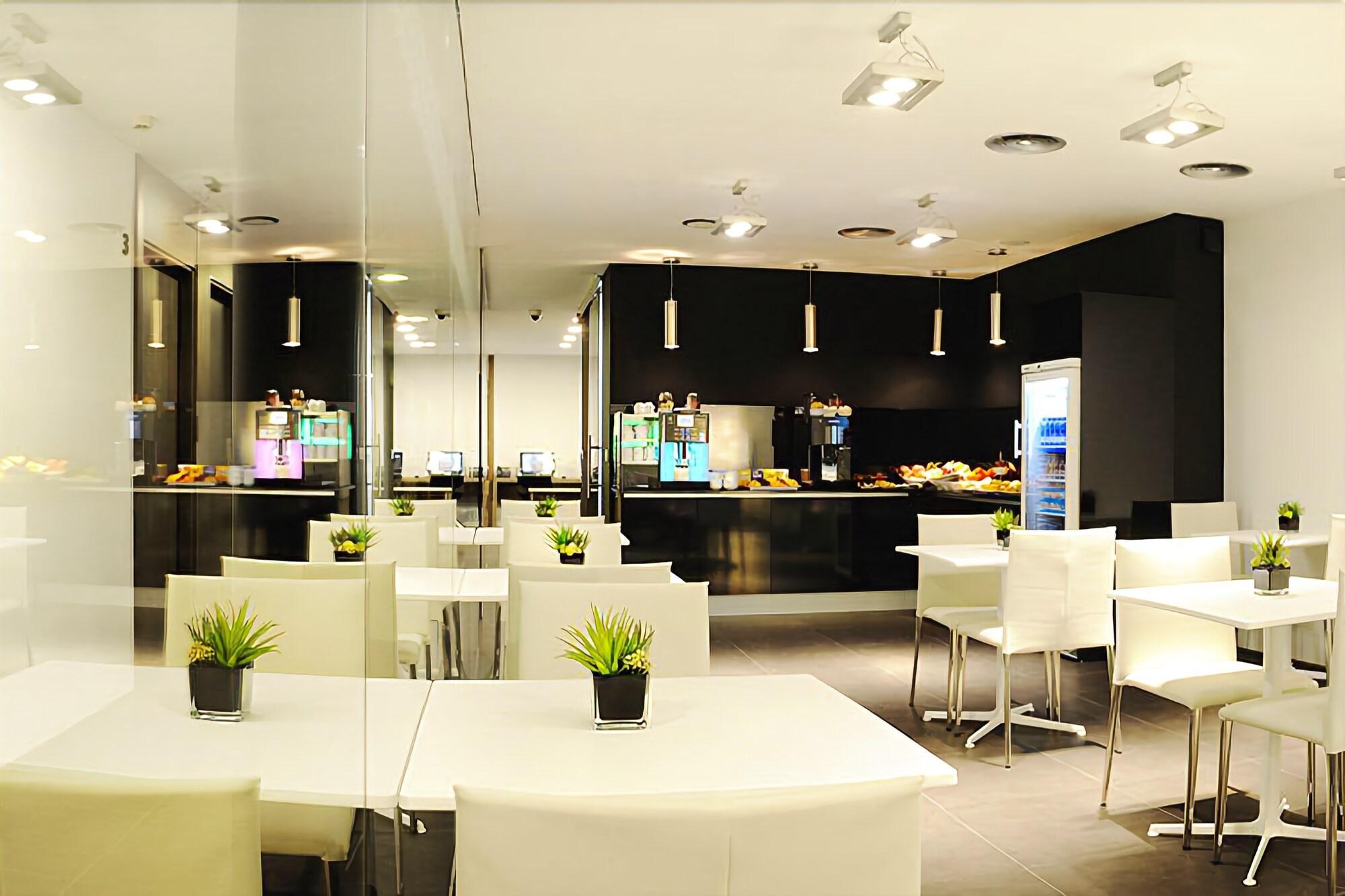 Restaurant Air Rooms Madrid by HelloSky