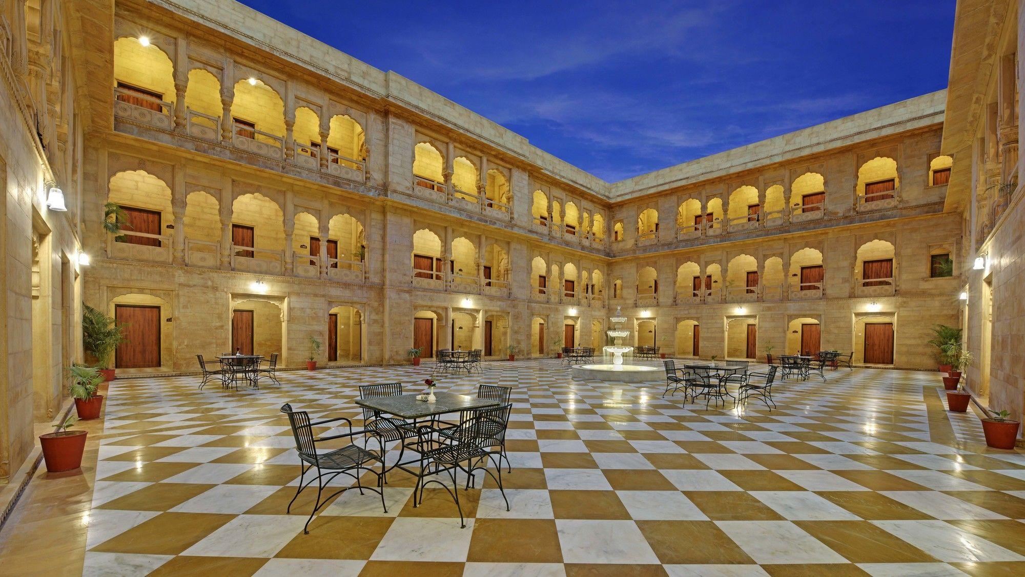 Varios The Desert Palace