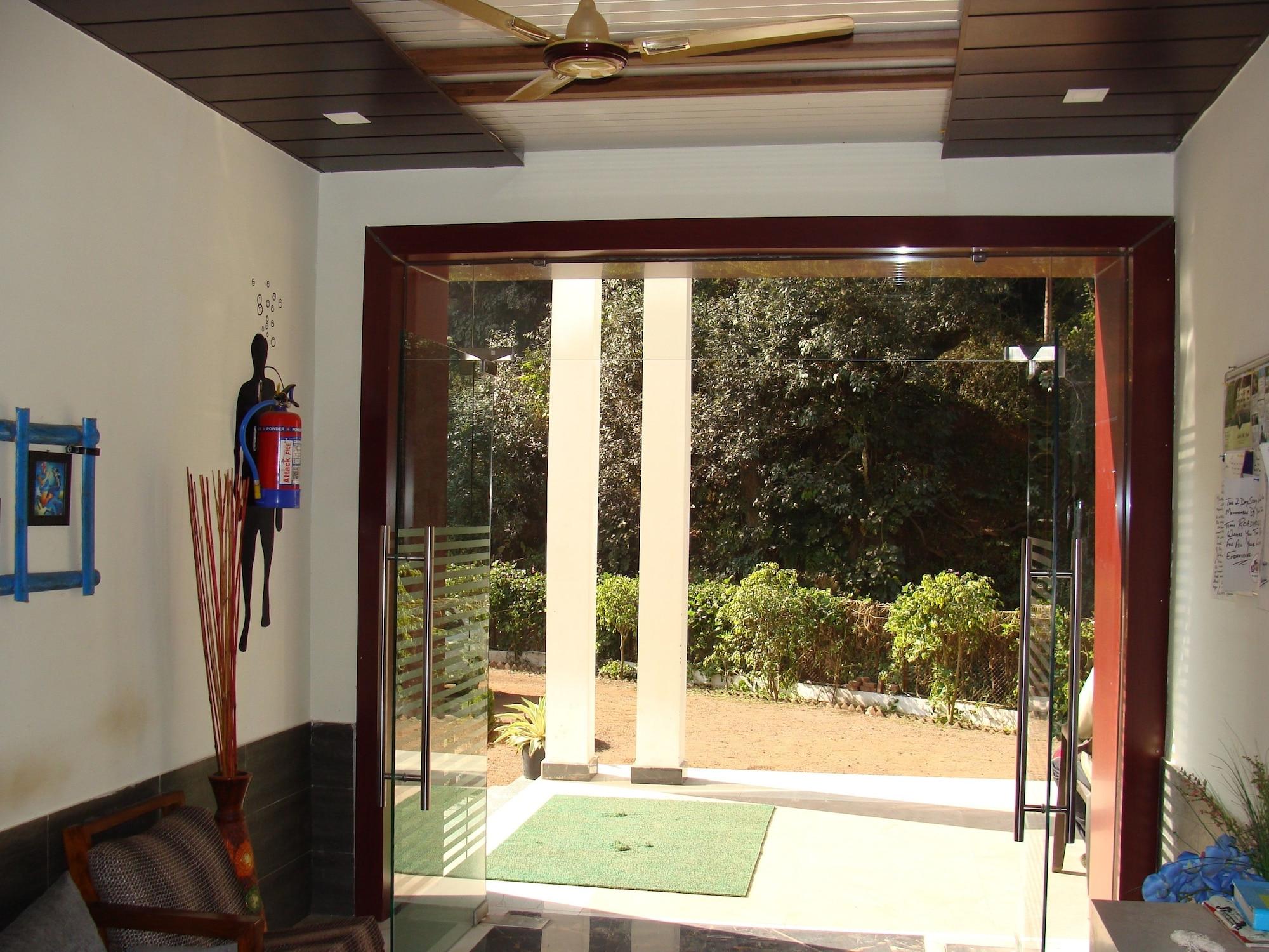 Varios Corbett Mist Resort