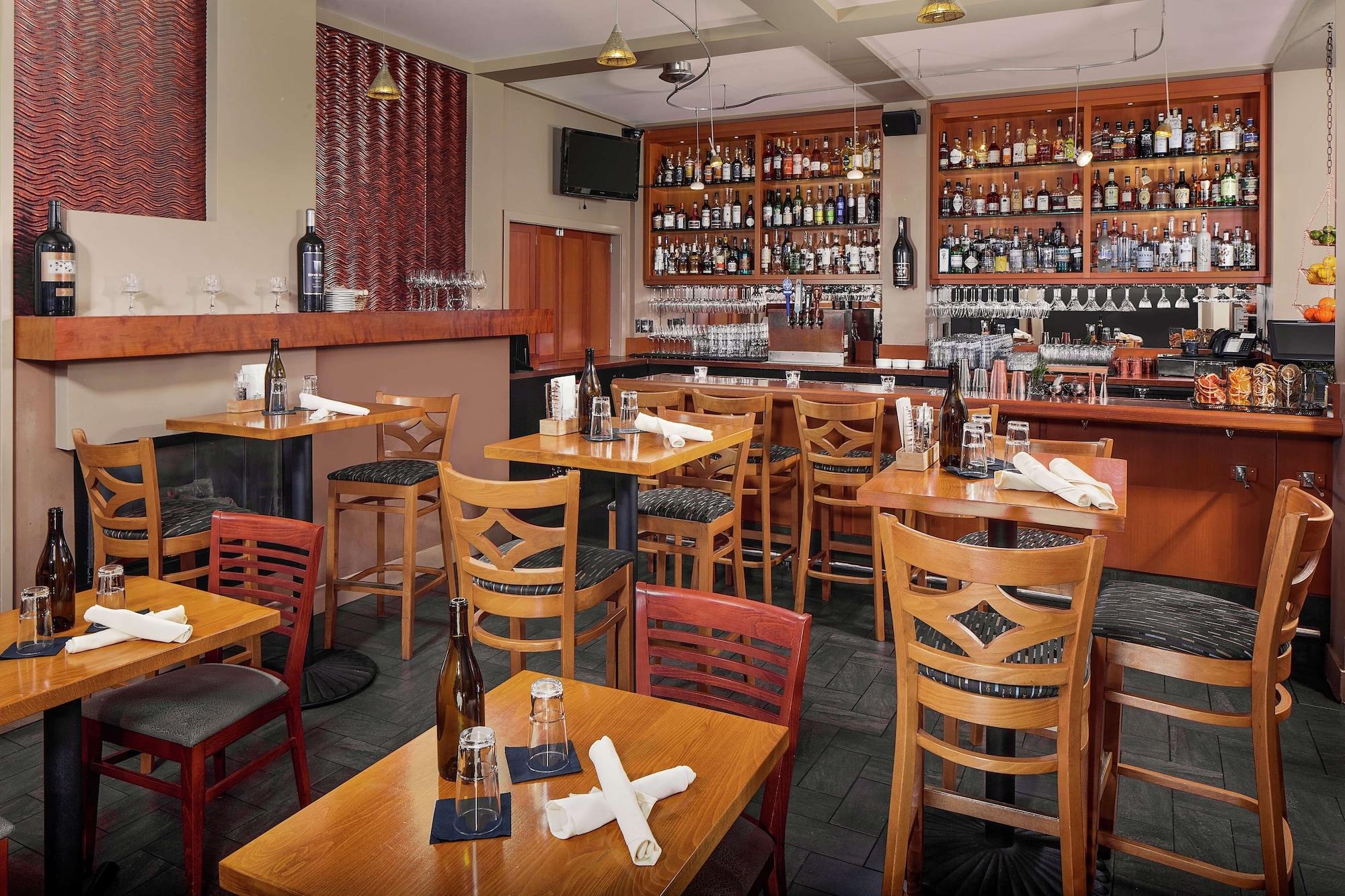 Restaurant Chrysalis Inn & Spa Bellingham, Curio Collection by Hilton