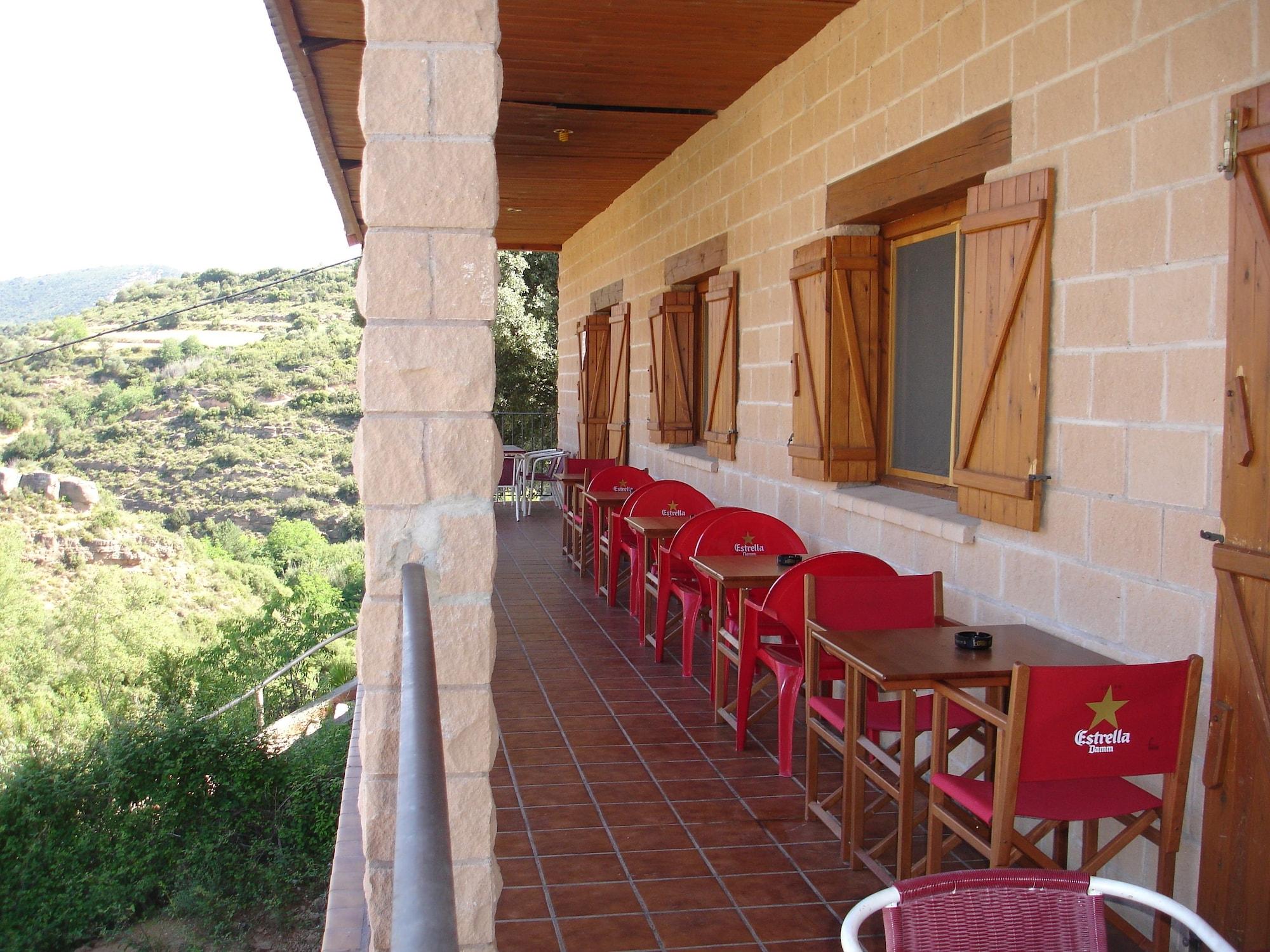 Varios Albergue Restaurante Salto de Bierge - Hostel