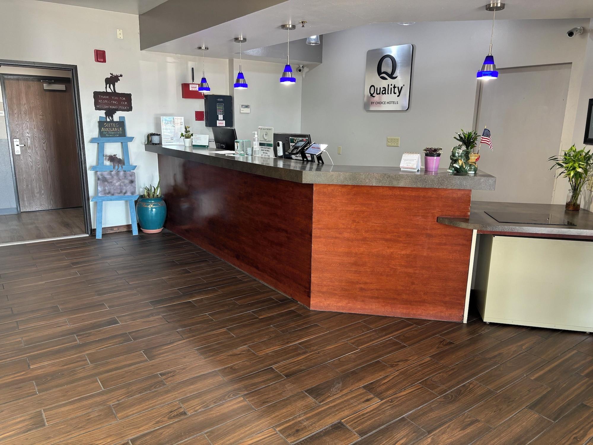Vista Lobby Quality Inn & Suites