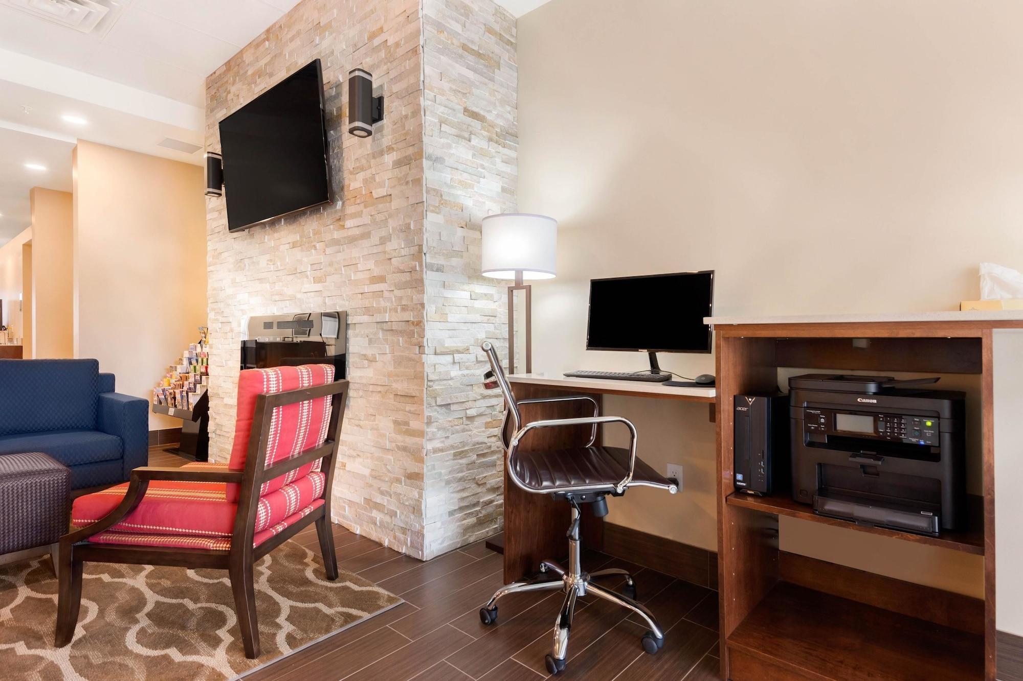Centro de Negocios Comfort Inn & Suites