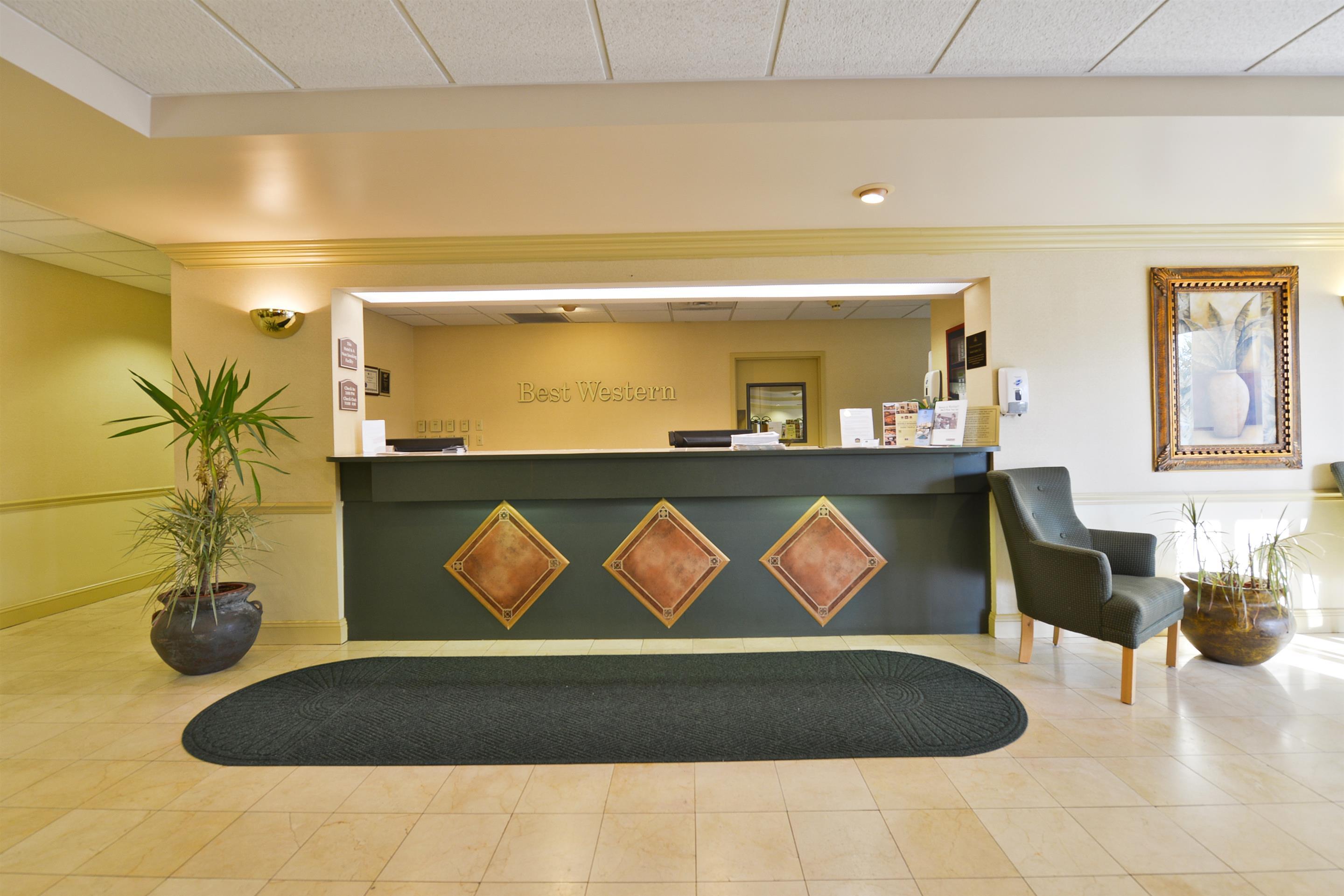 Vista Lobby Best Western Airport Inn