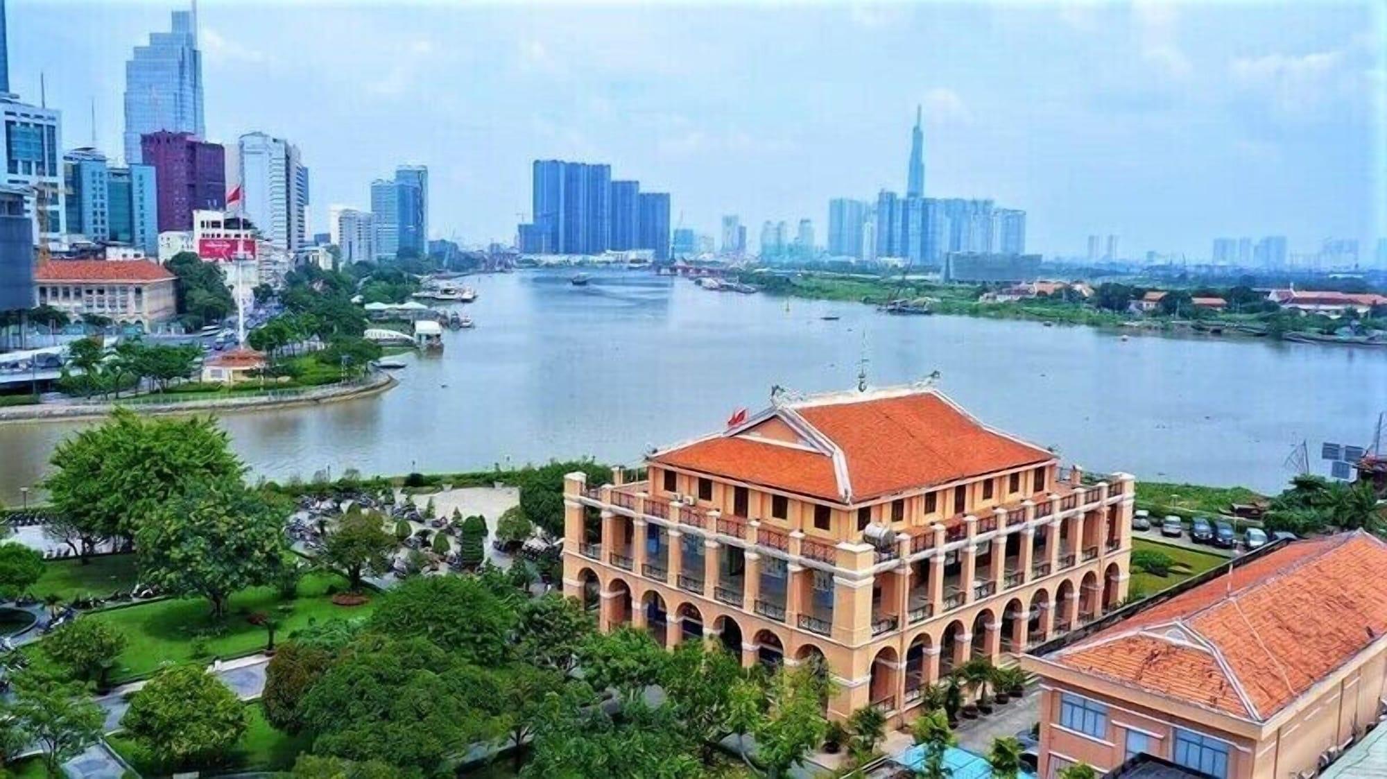 Vista Exterior RAMADA ENCORE BY WYNDHAM SAIGON D1 (Formerly M Boutique Hotel Saigon)