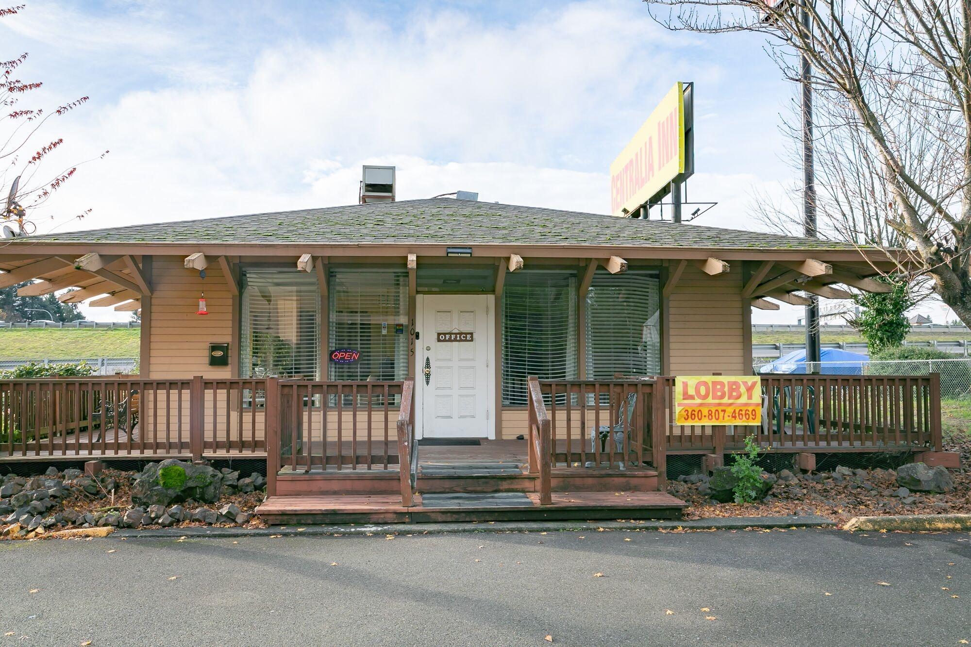 Vista Lobby Centralia Inn