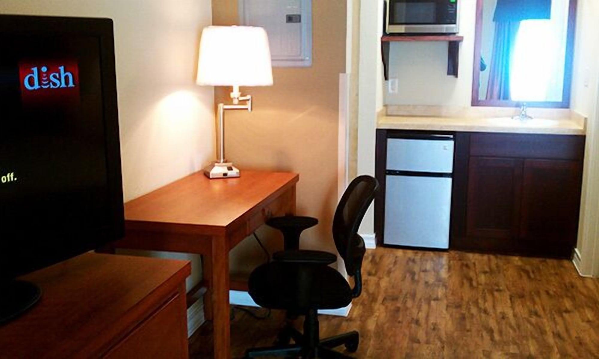 Varios FieldHouse Inn